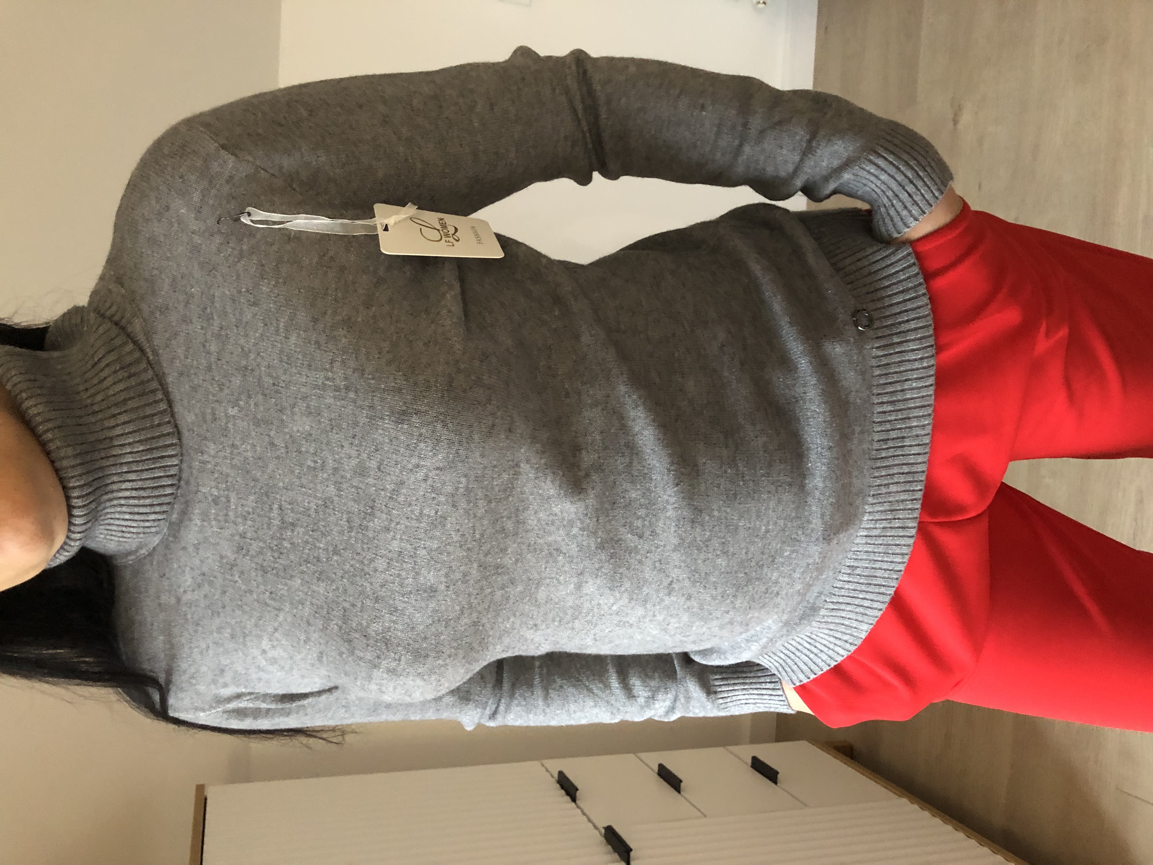 Szary sweter z golfem