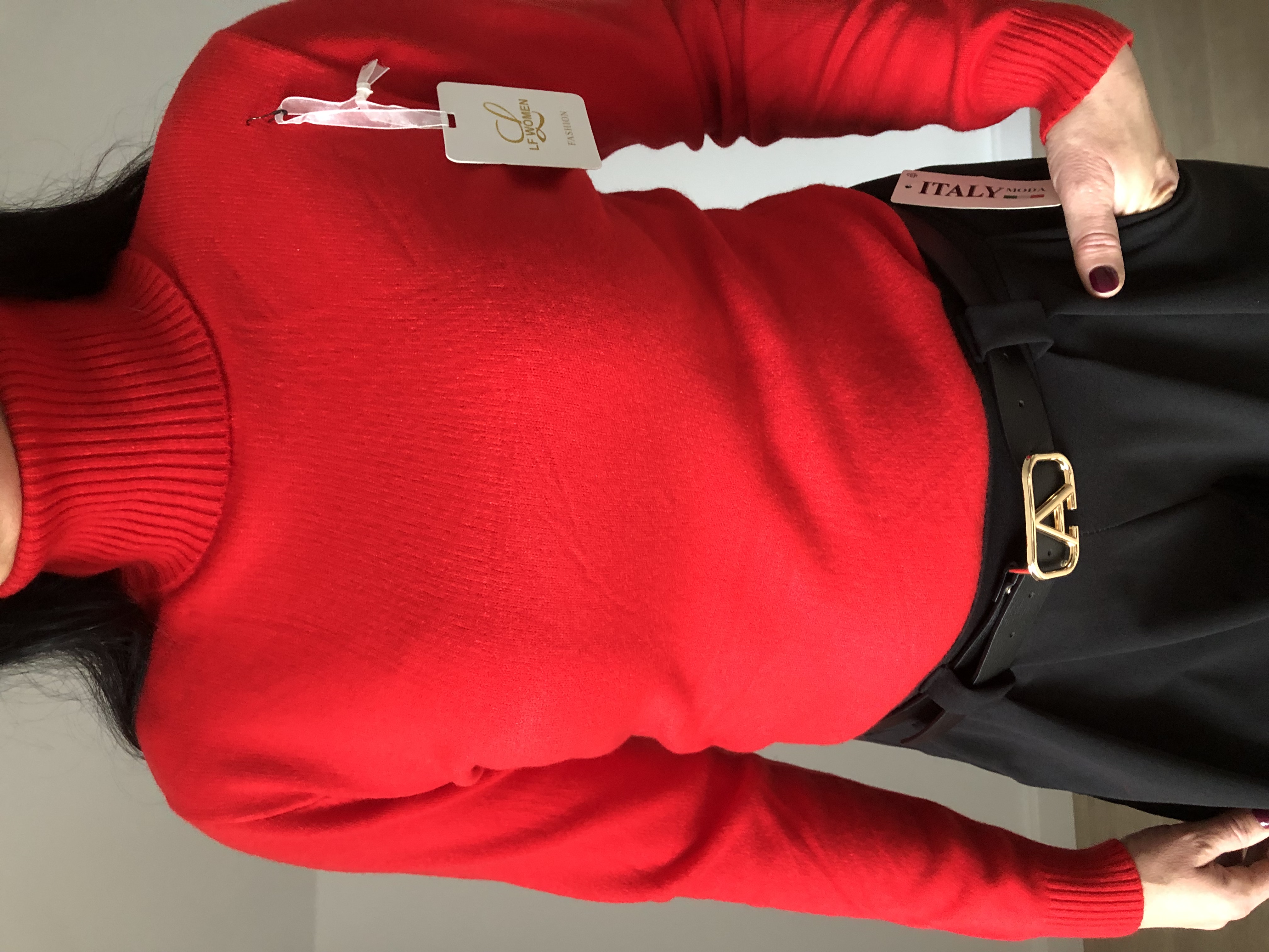 Czerwony sweter z golfem