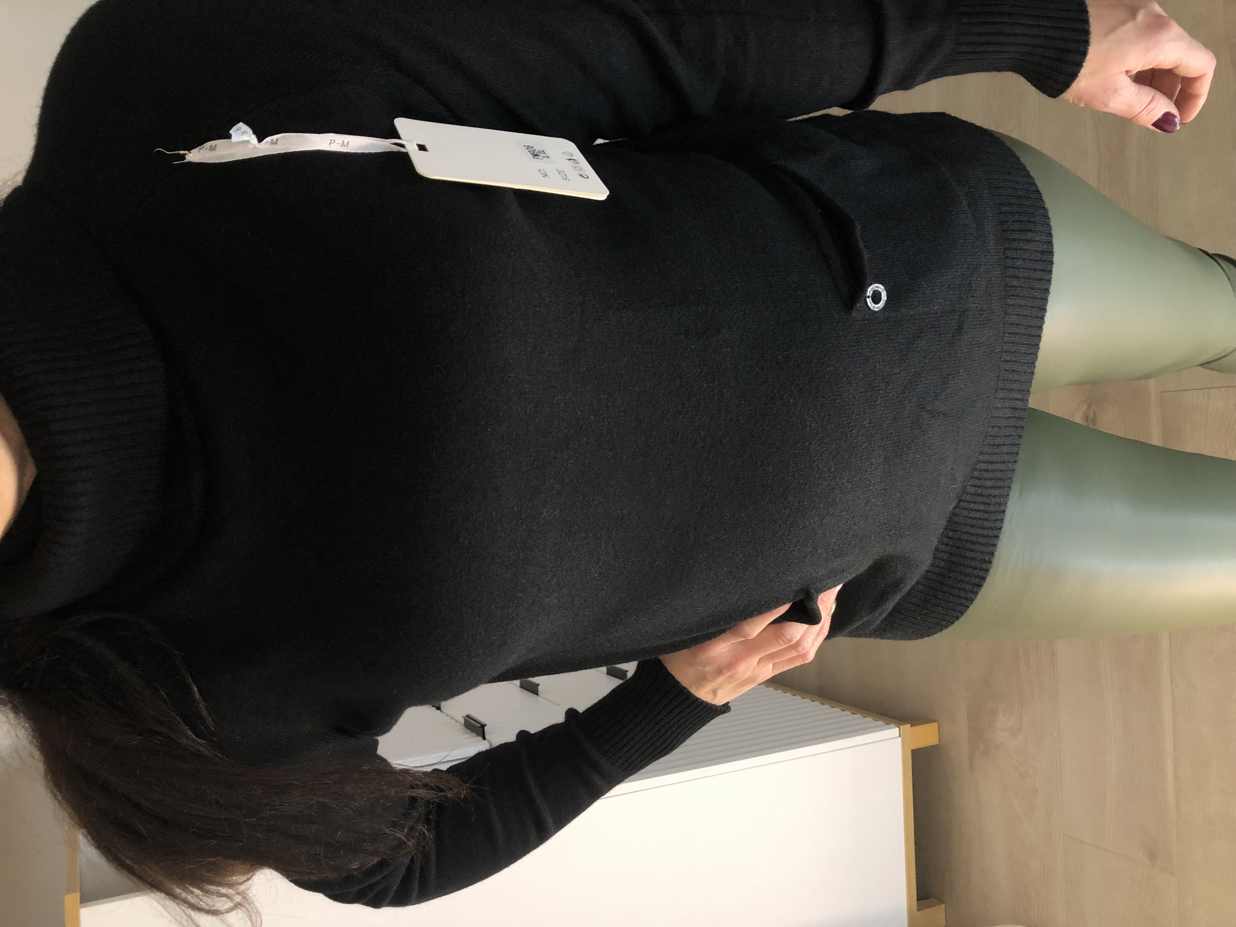 Czarny sweter damski