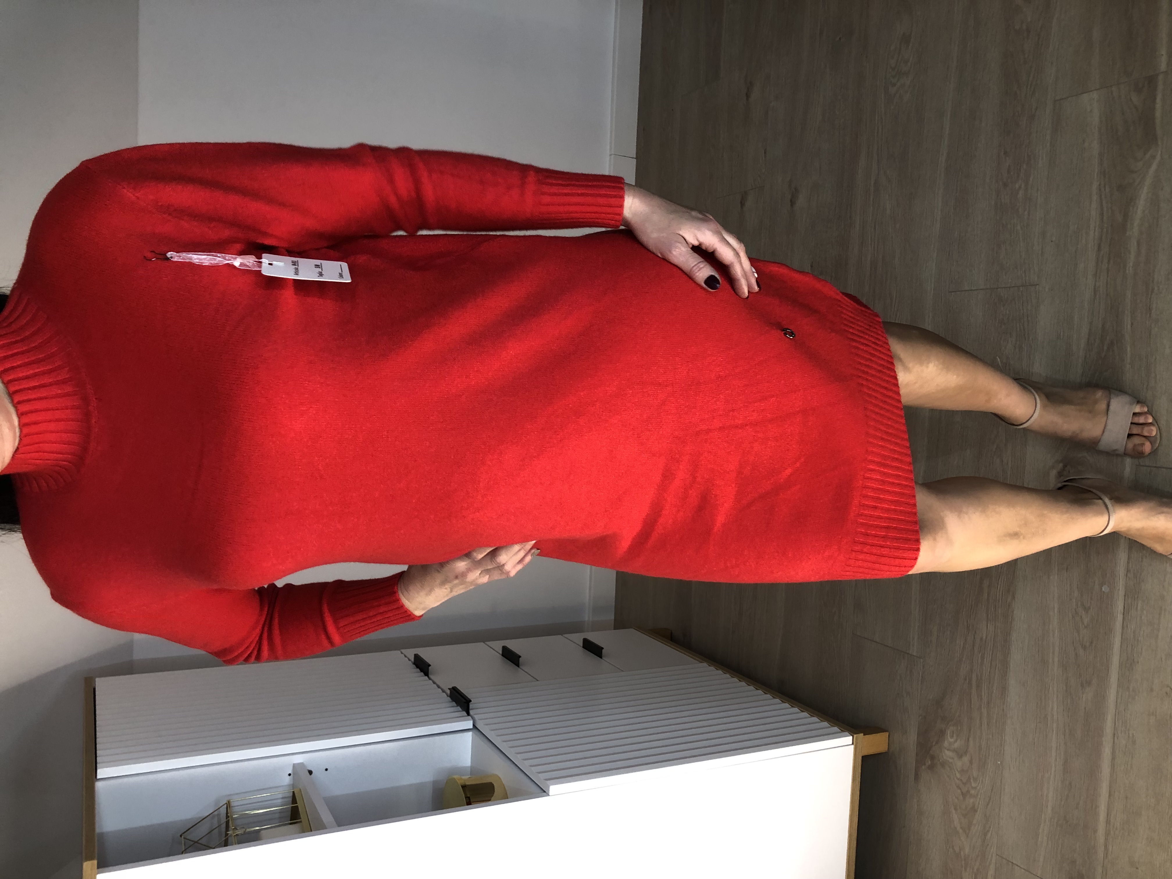 Czerwona sukienka sweterkowa