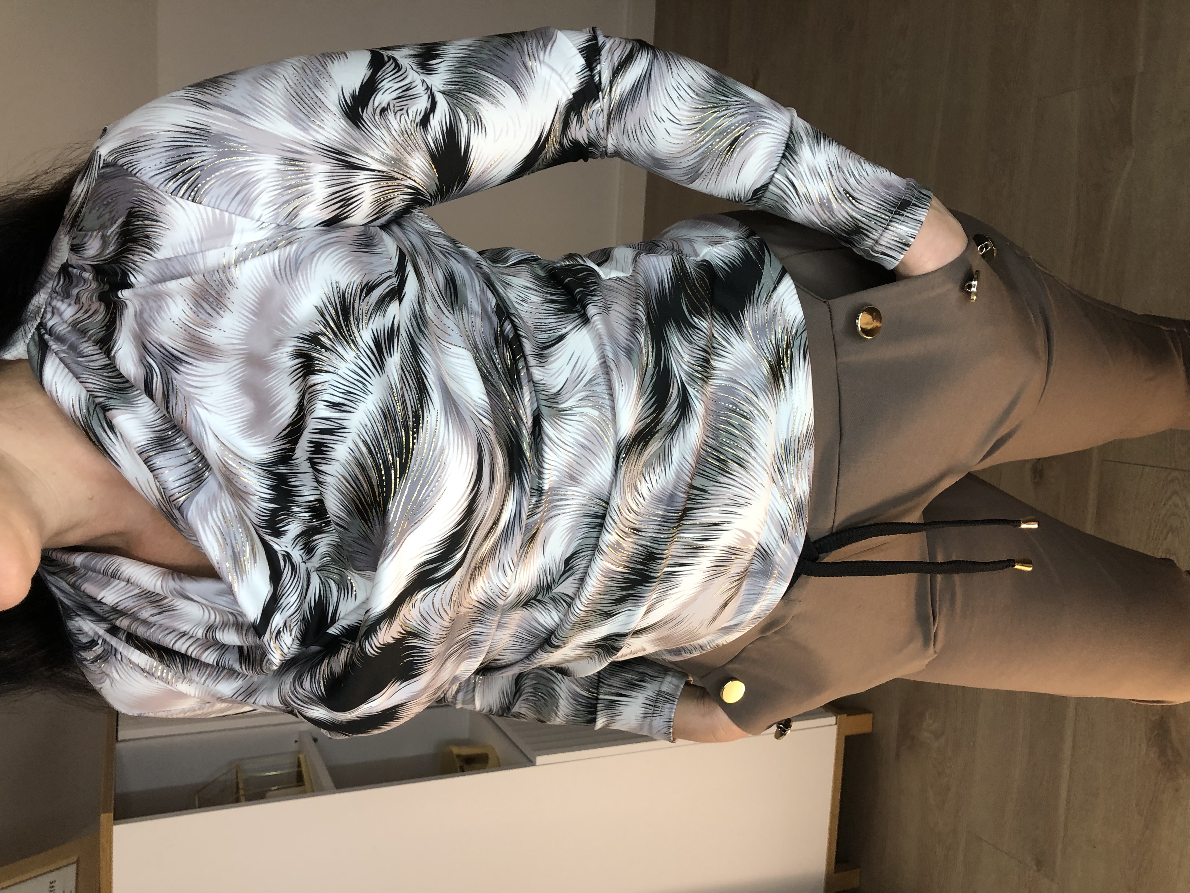 Bluzka z nadrukiem piór