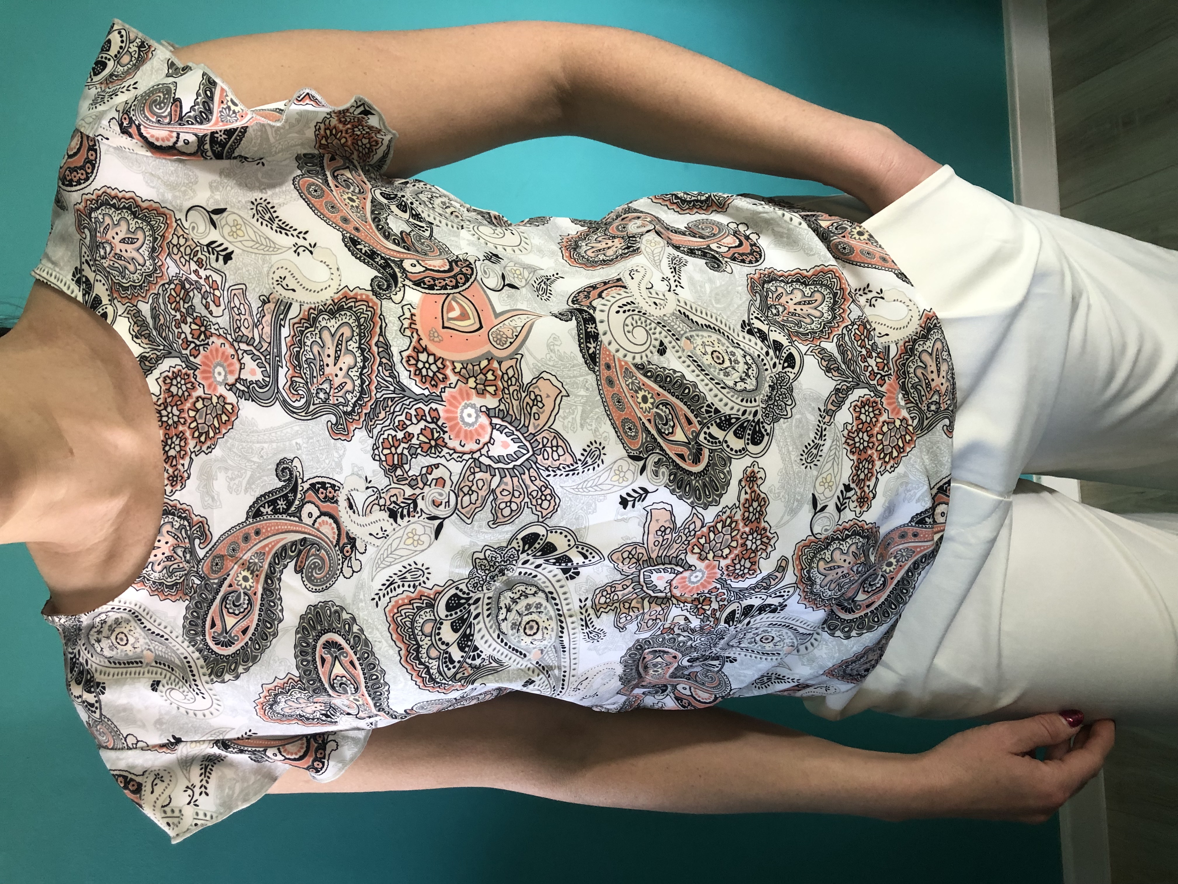 Bluzka damska w kwiatowy wzór