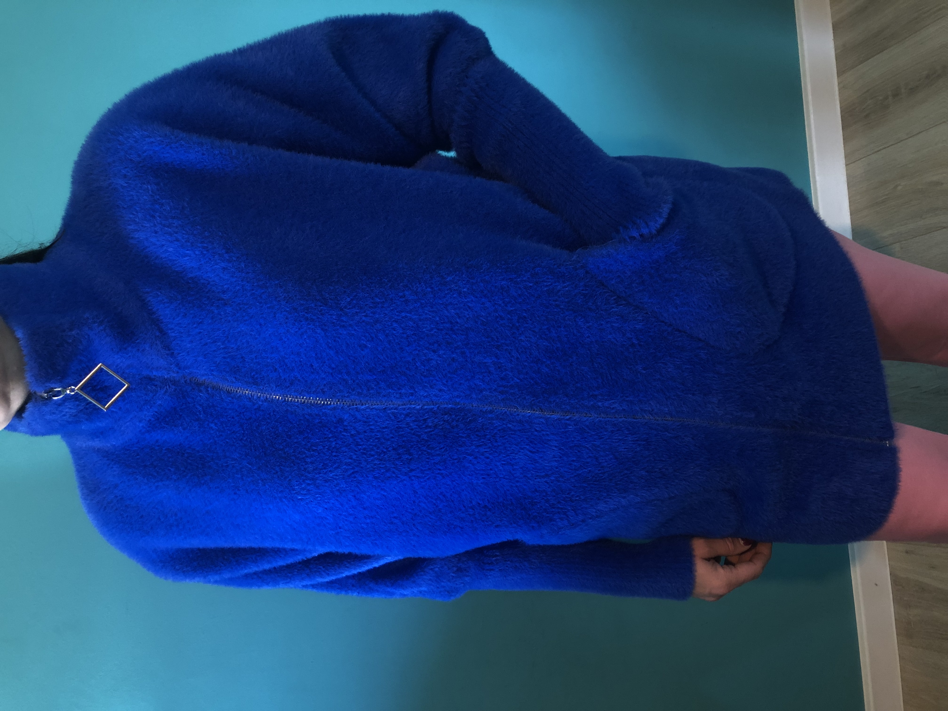 Granatowy sweter damski