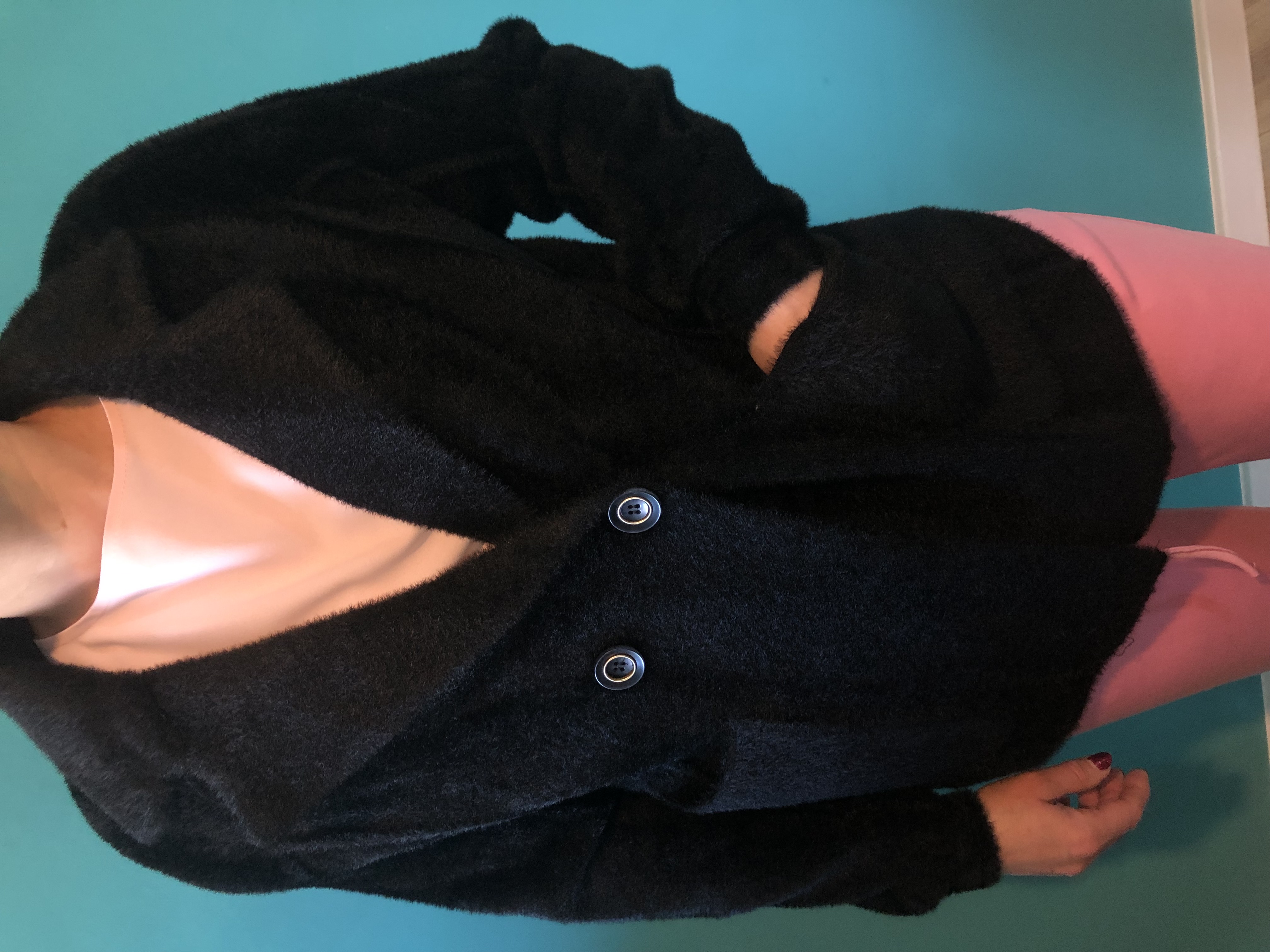 Czarny płaszcz damski