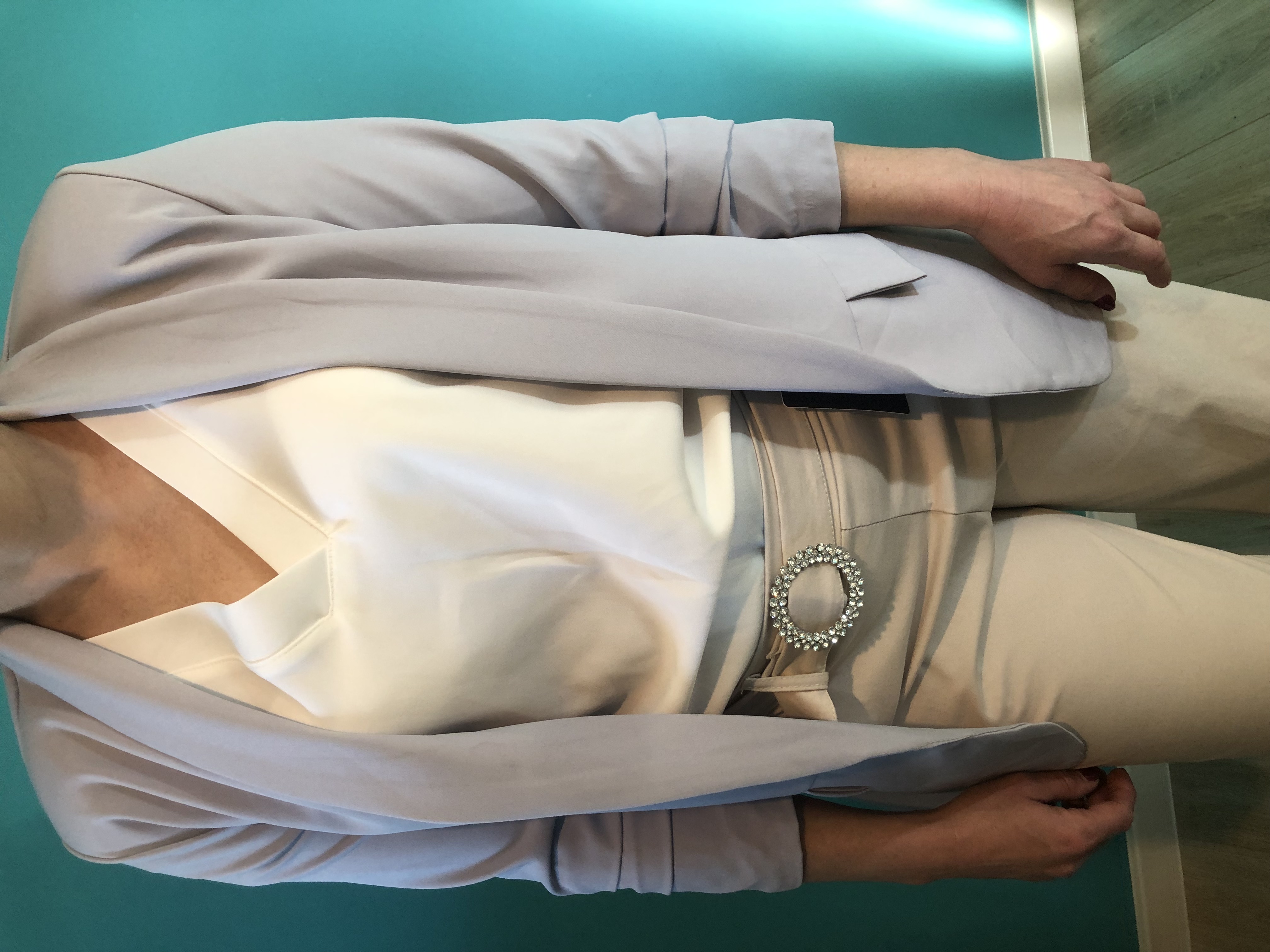 Szary garnitur damski