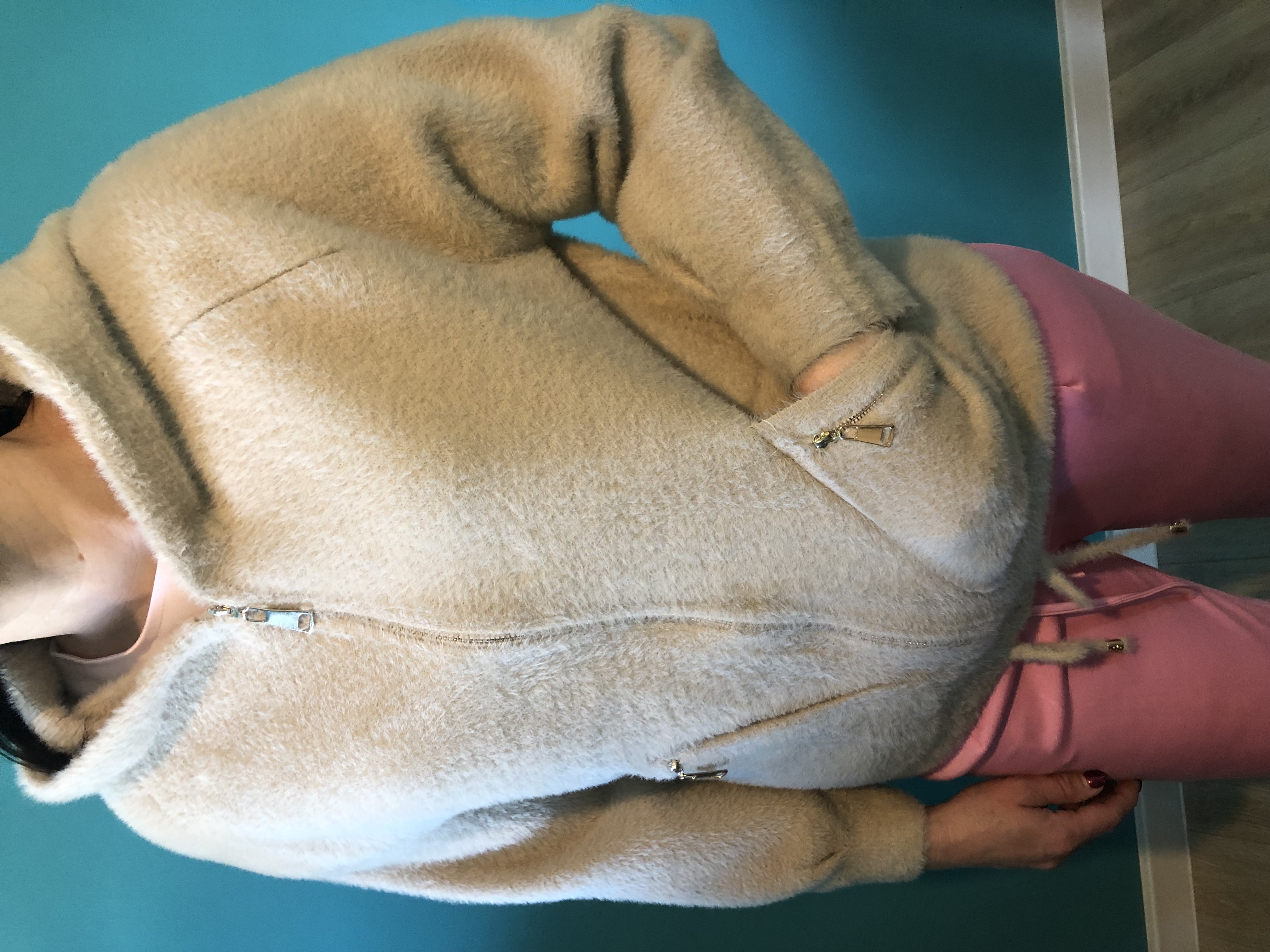 Beżowa kurtka polarowa