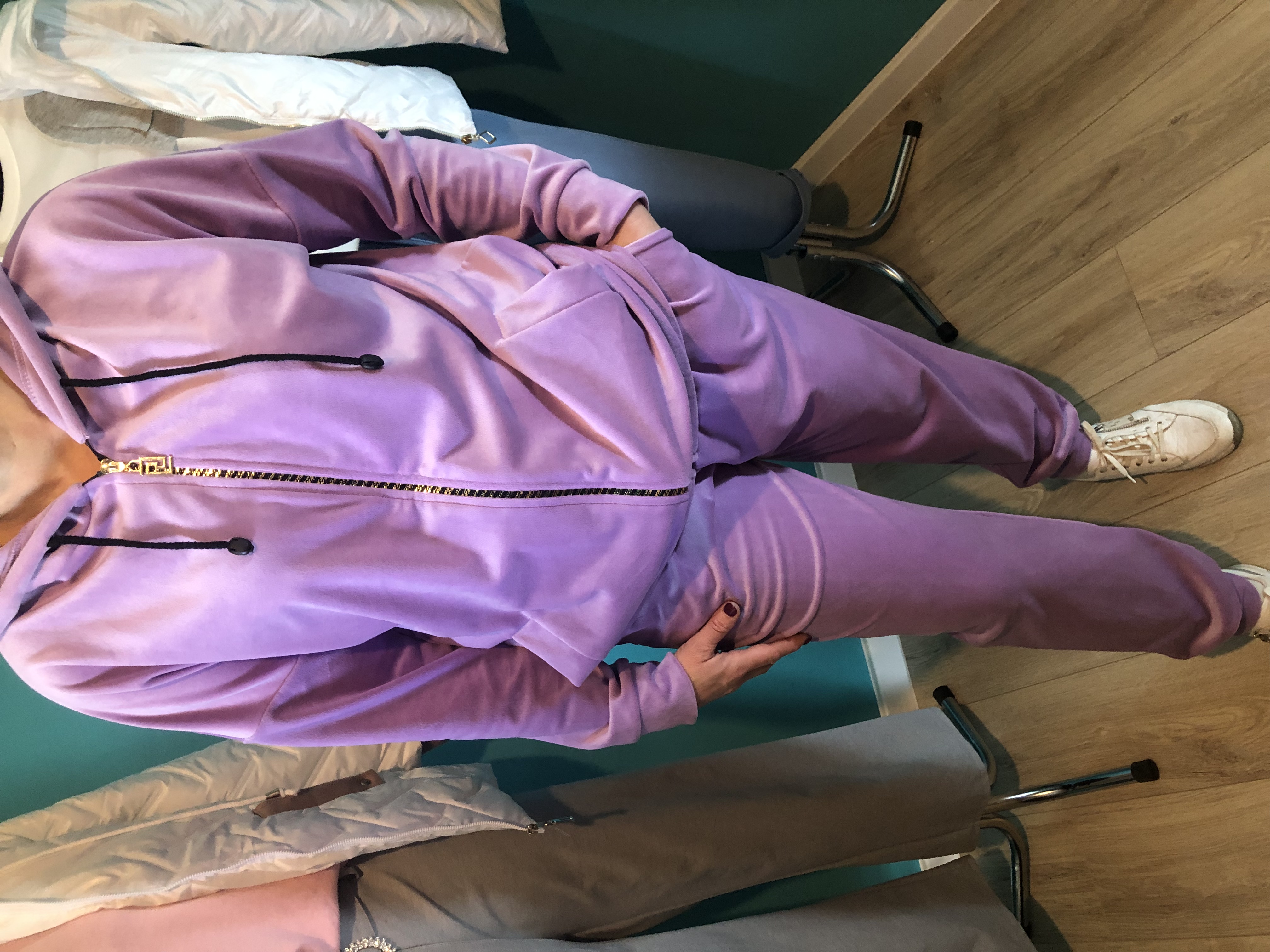 Fioletowy dres welurowy