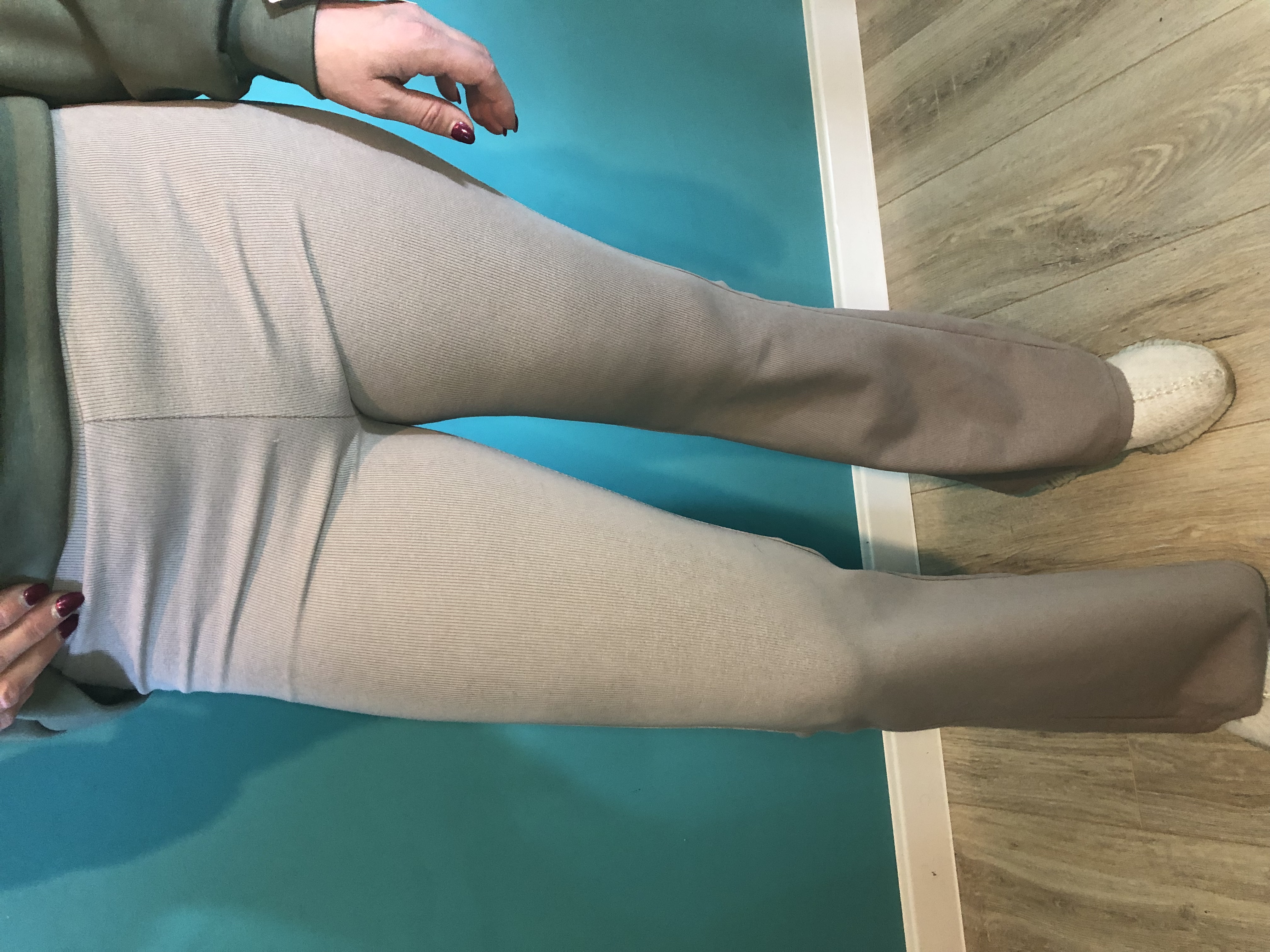 Beżowe spodnie damskie