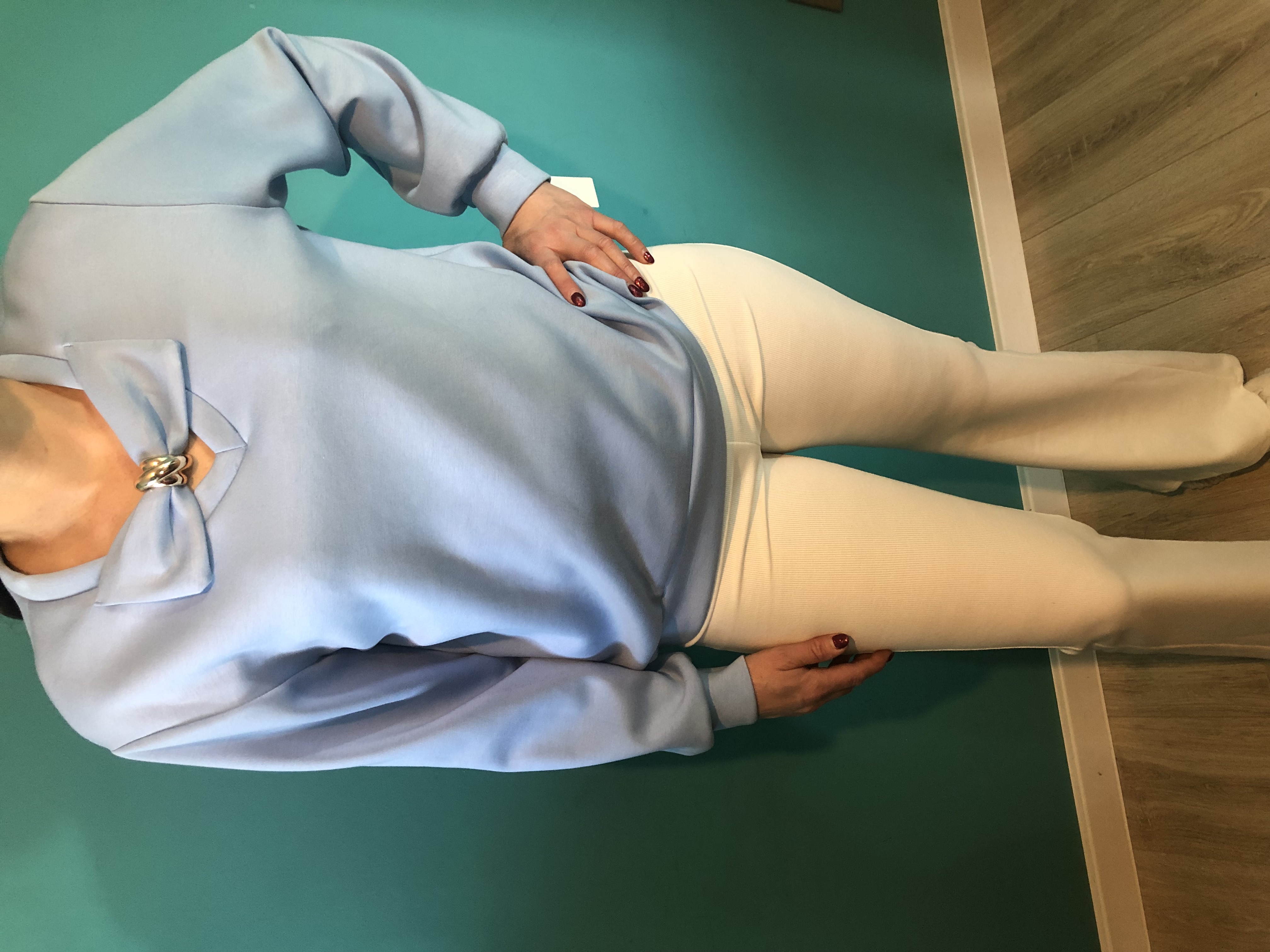 Niebieska bluza z kokardą