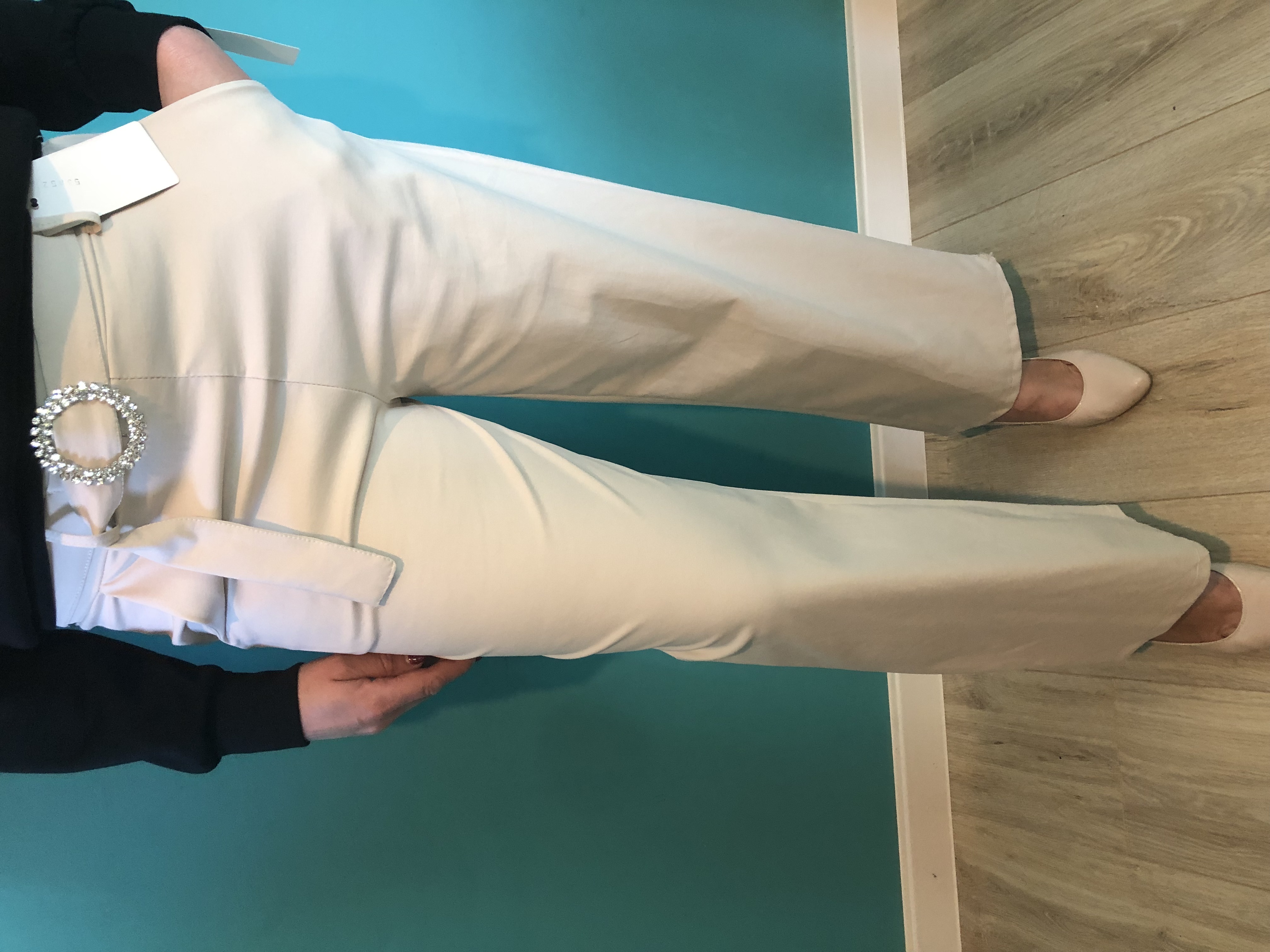 Białe spodnie damskie