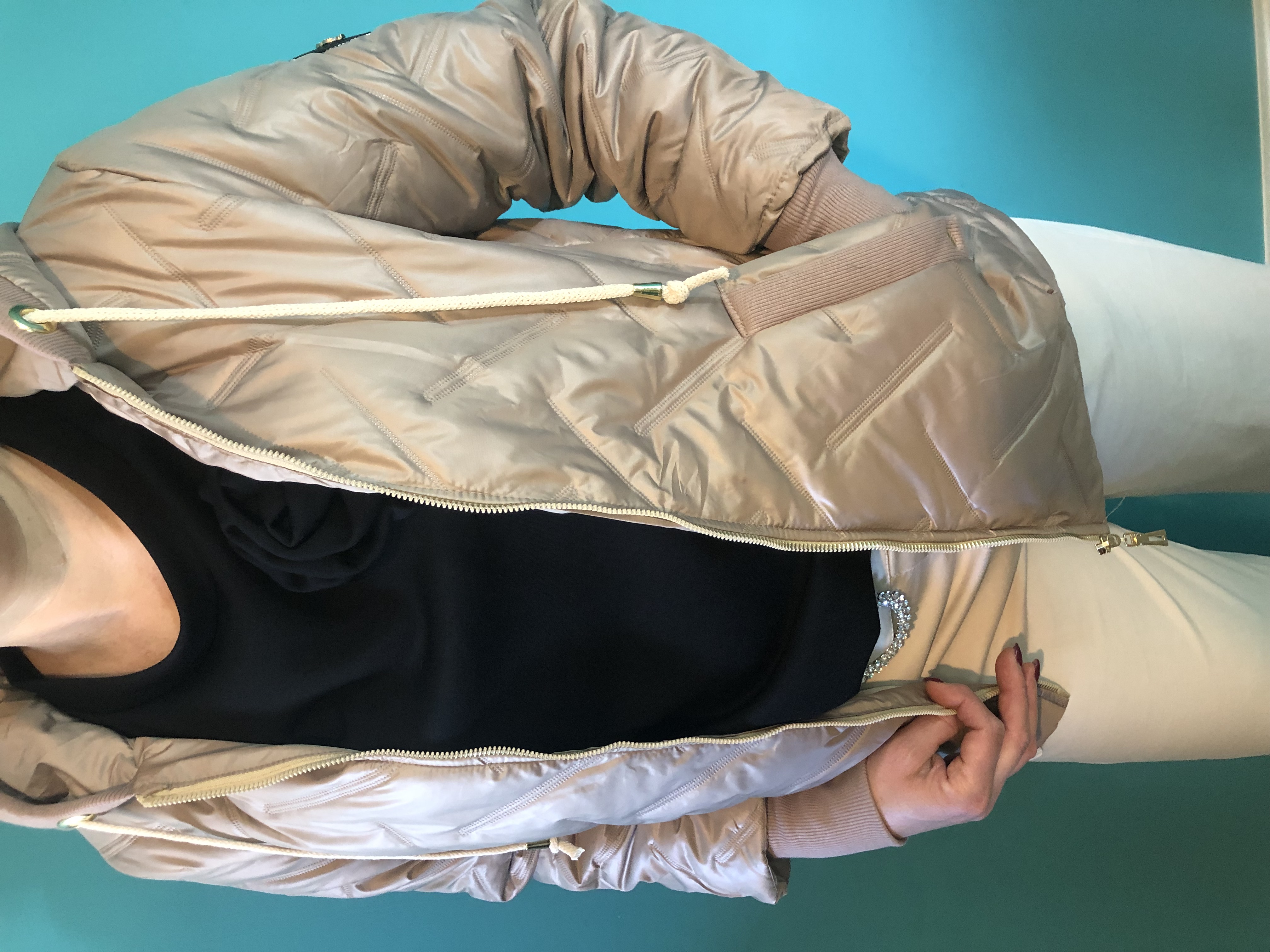 Beżowa kurtka puchowa