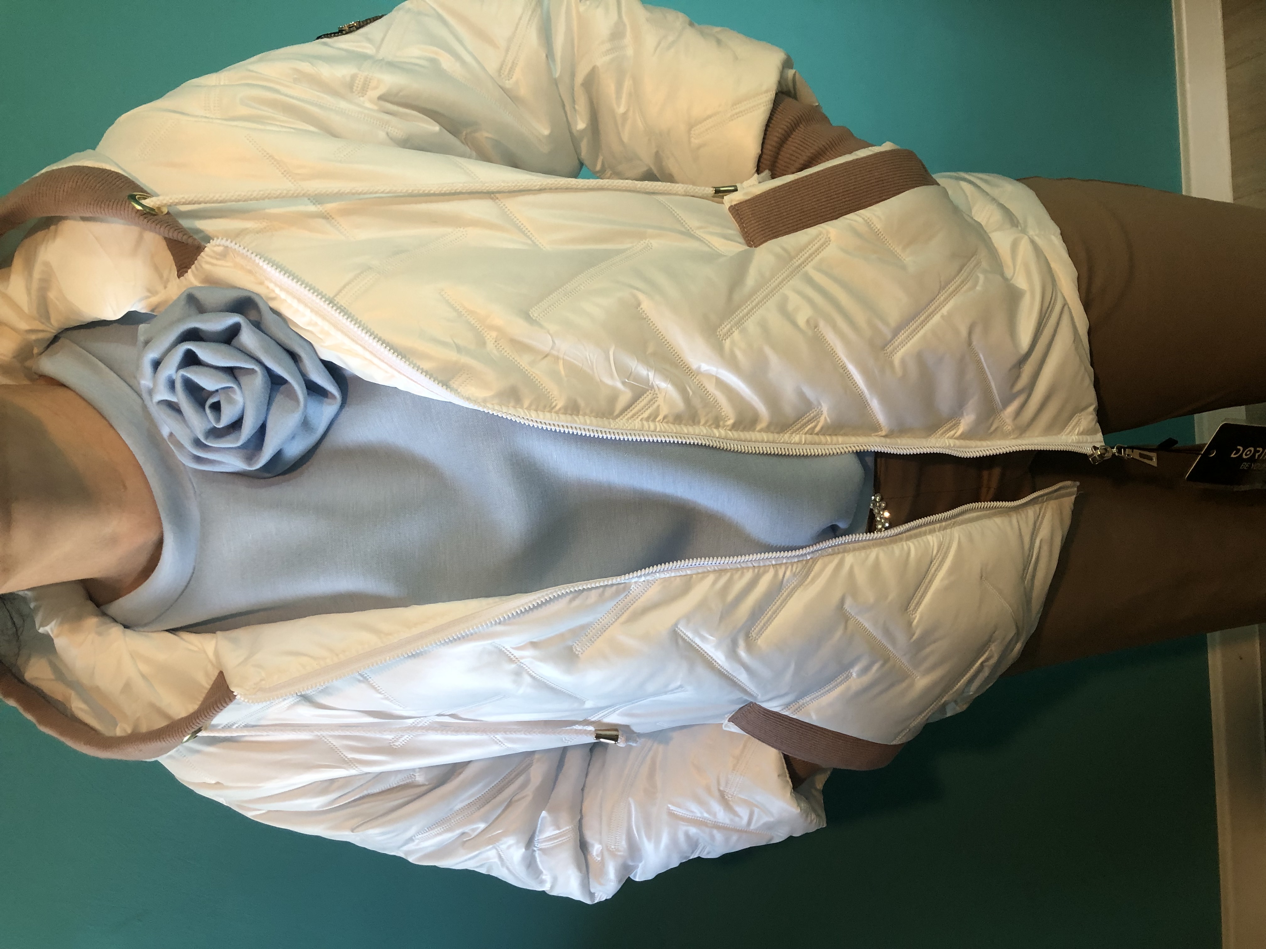 Biała kurtka puchowa