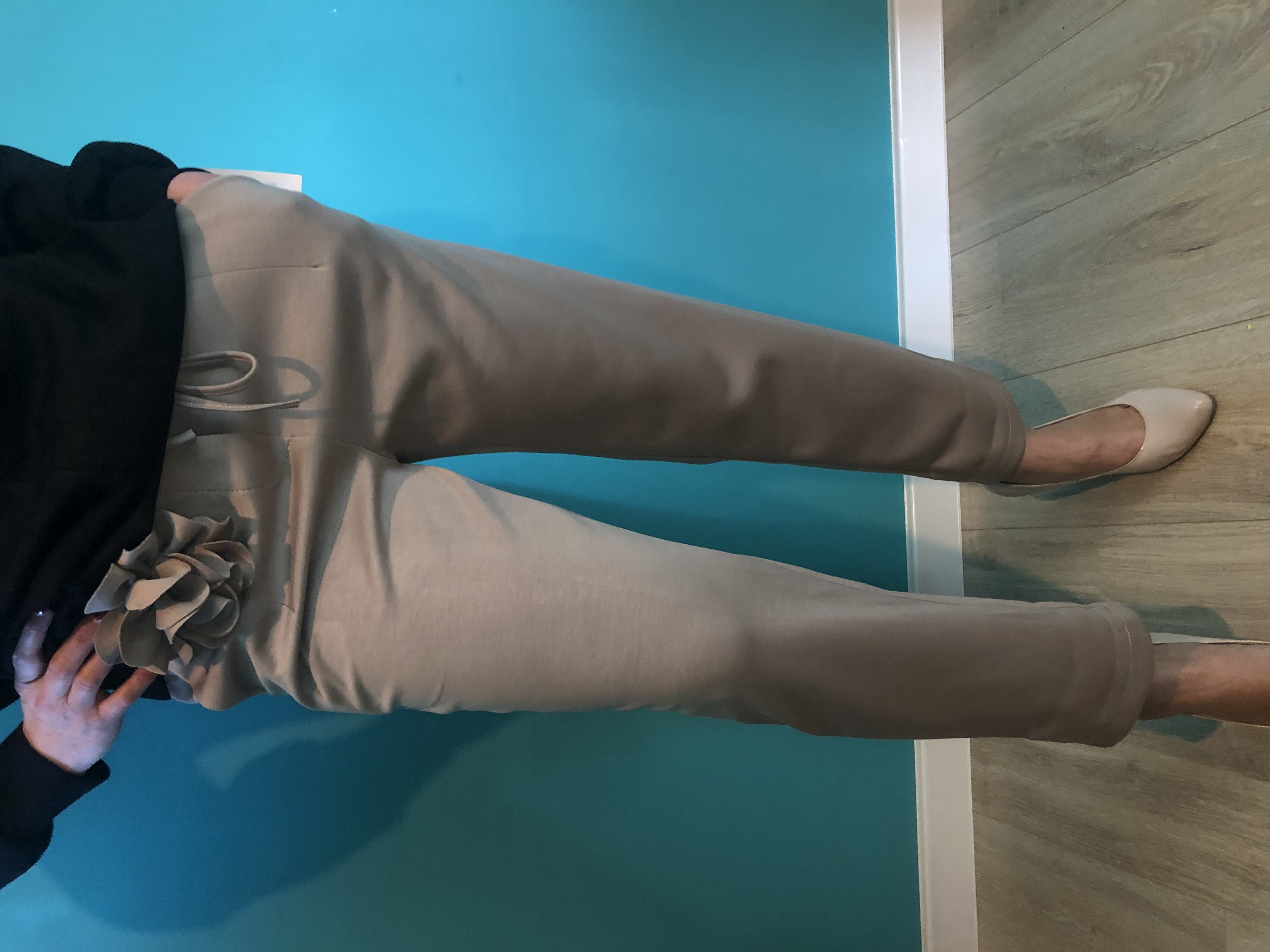 Beżowe spodnie damskie