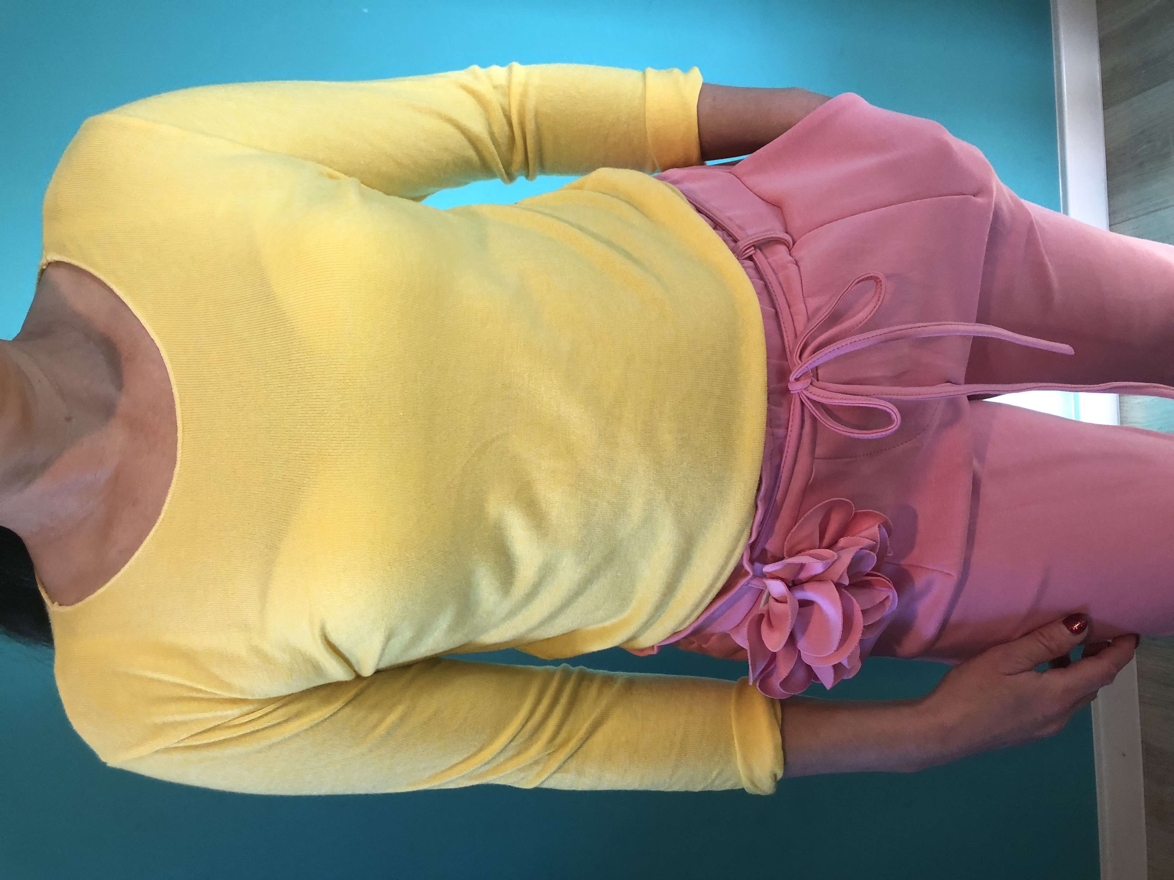 Żółta bluzka z długim rękawem