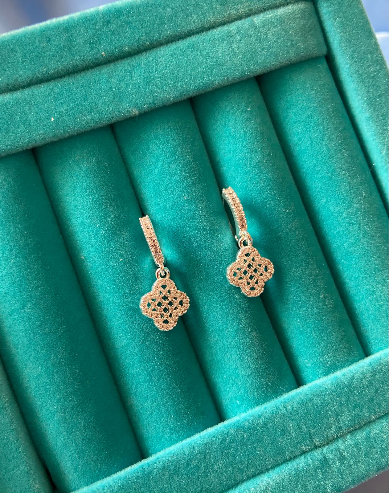 Brinco Trevo Cravejado