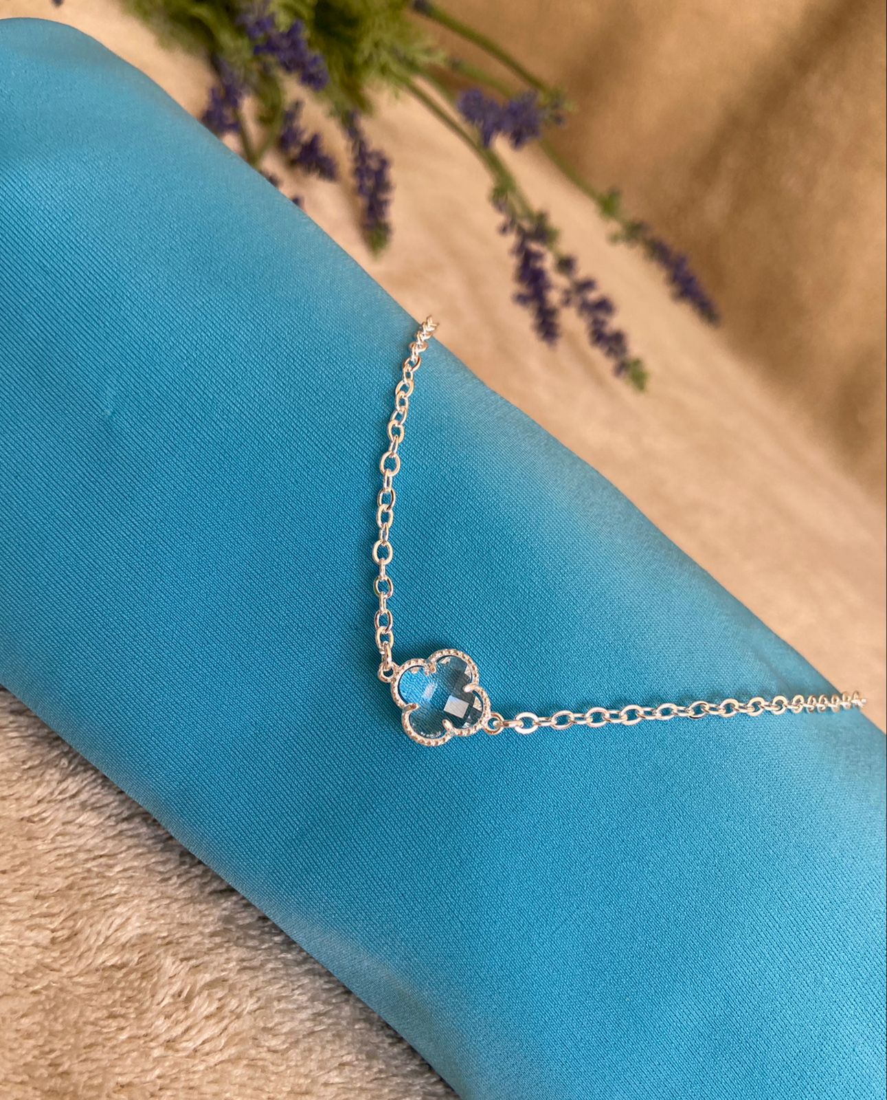 Colar Trevo transparente