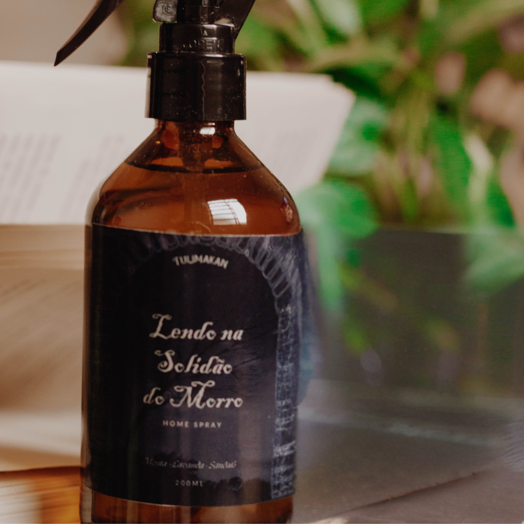 Lendo na Solidão do Morro