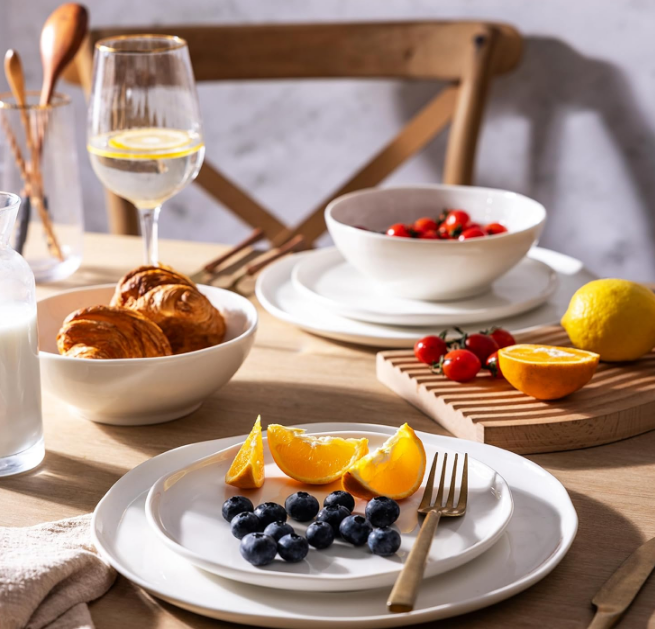 Ceramic Dinnerware Sets of 4,Porcelain Plates and Bowls Sets with Wavy Edge,Microwave & Dishwasher & Oven Safe,Light Weight & Scratch Resistant Dishes Sets-Service for 4 (12pcs)-White