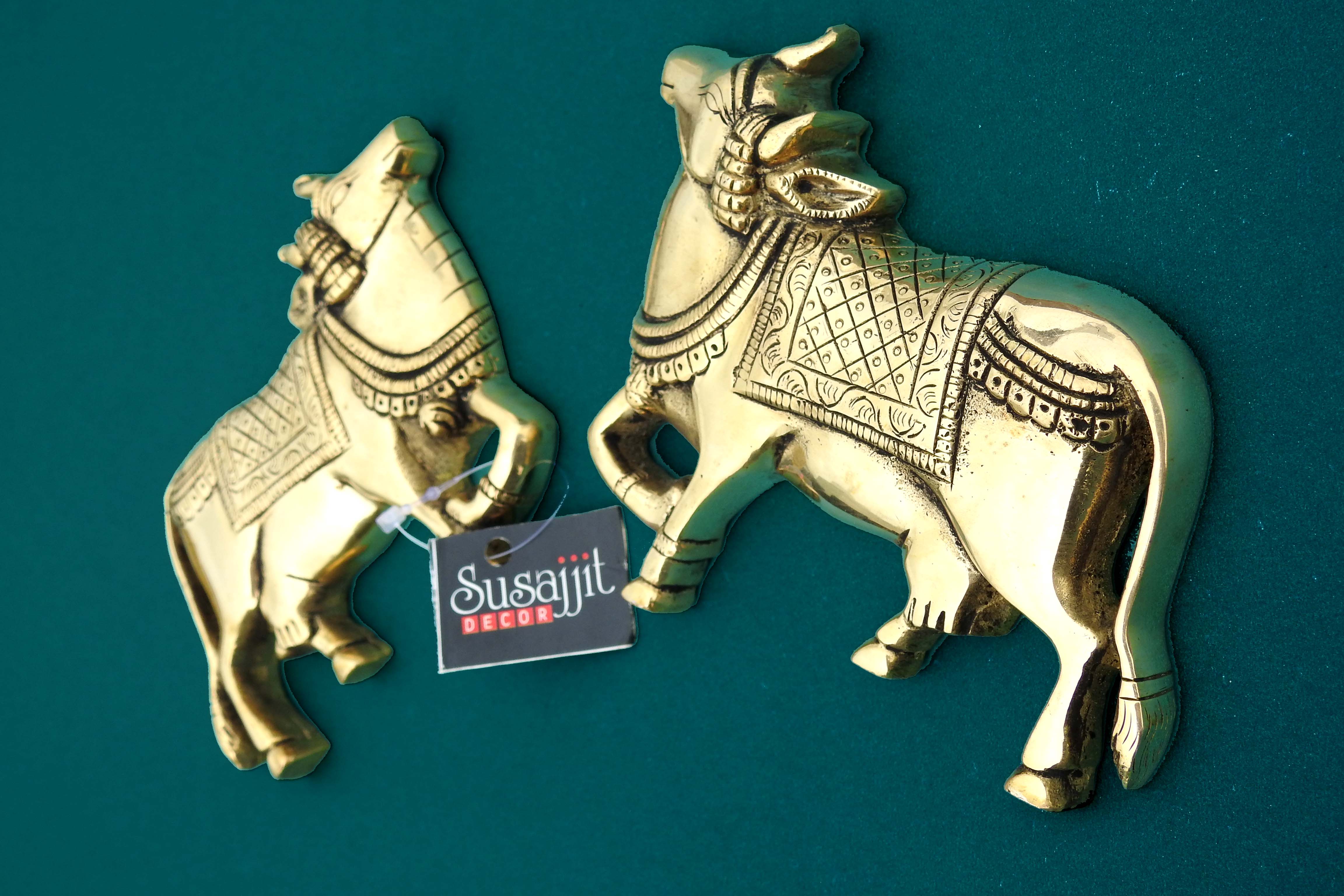 Brass cow Showpiece Set Decoratie Wall Hanging Beautiful wall decor for Home