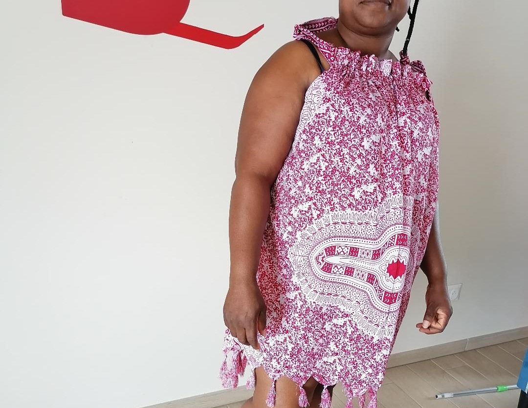 Robe d'été à motifs rouges