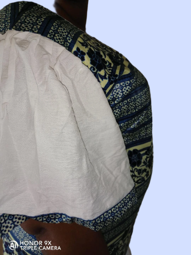 Robe à volant bleue