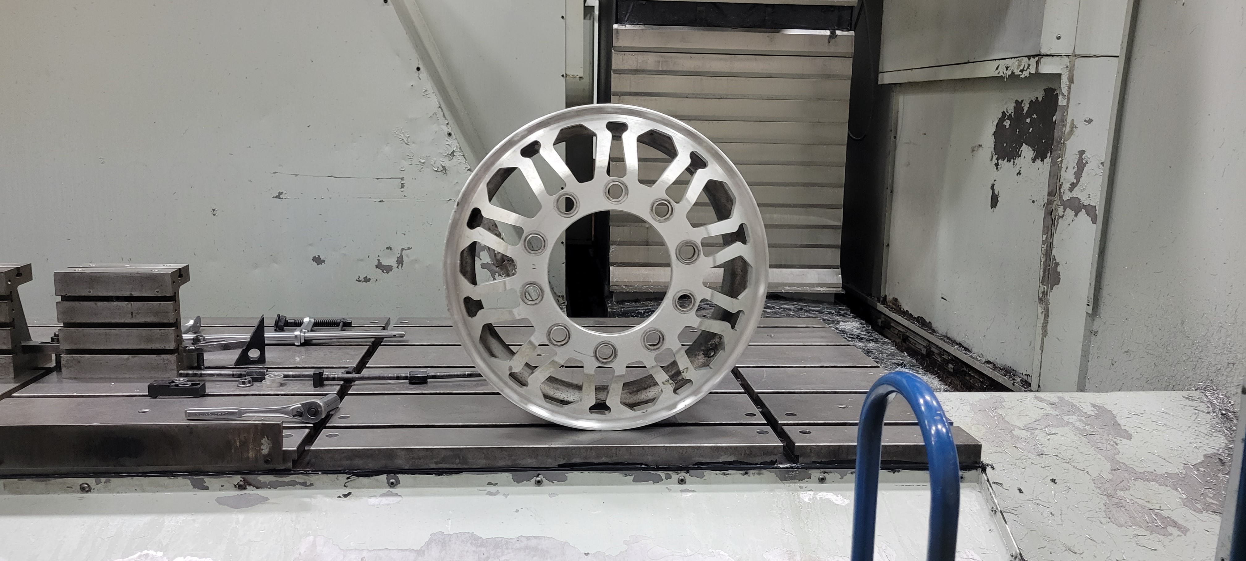 22 custom cut semi wheels 