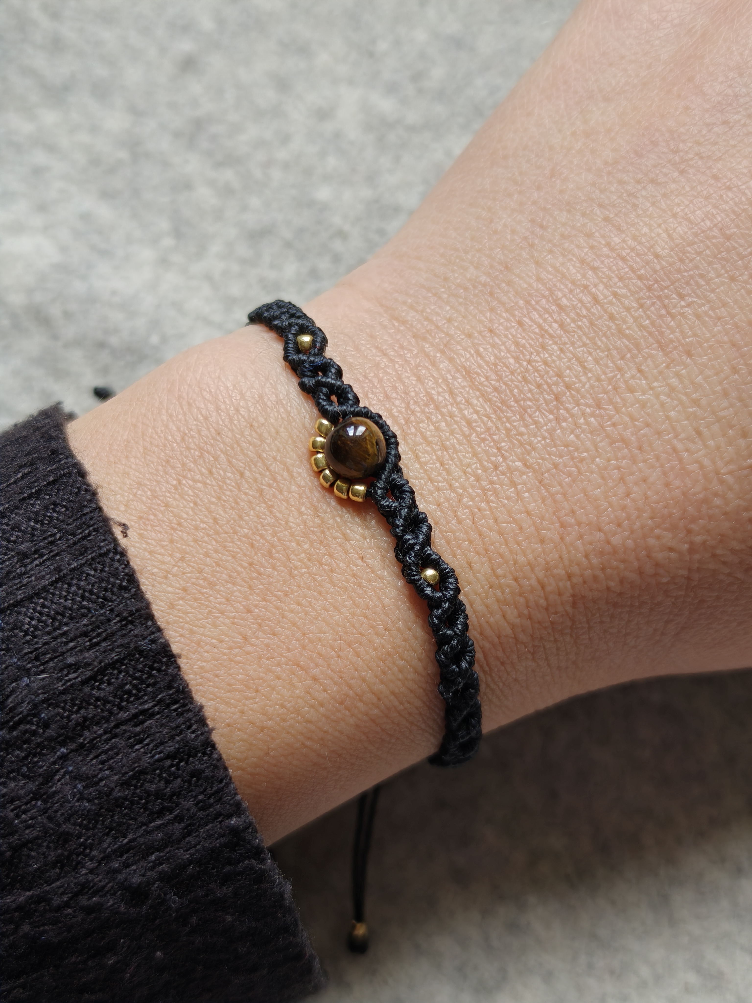 Macrame bracelet black -Tiger's eye 