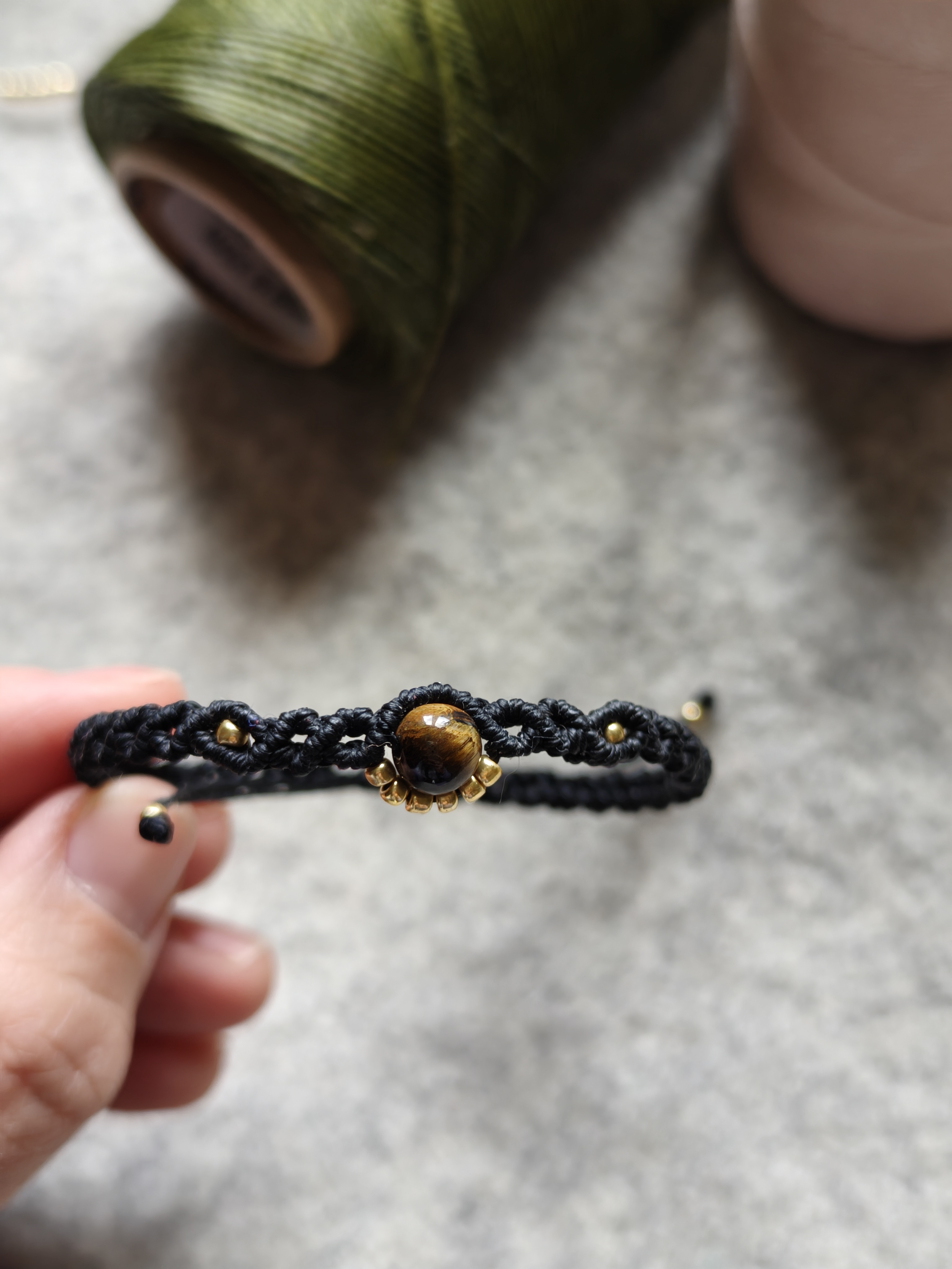 Macrame bracelet black -Tiger's eye 