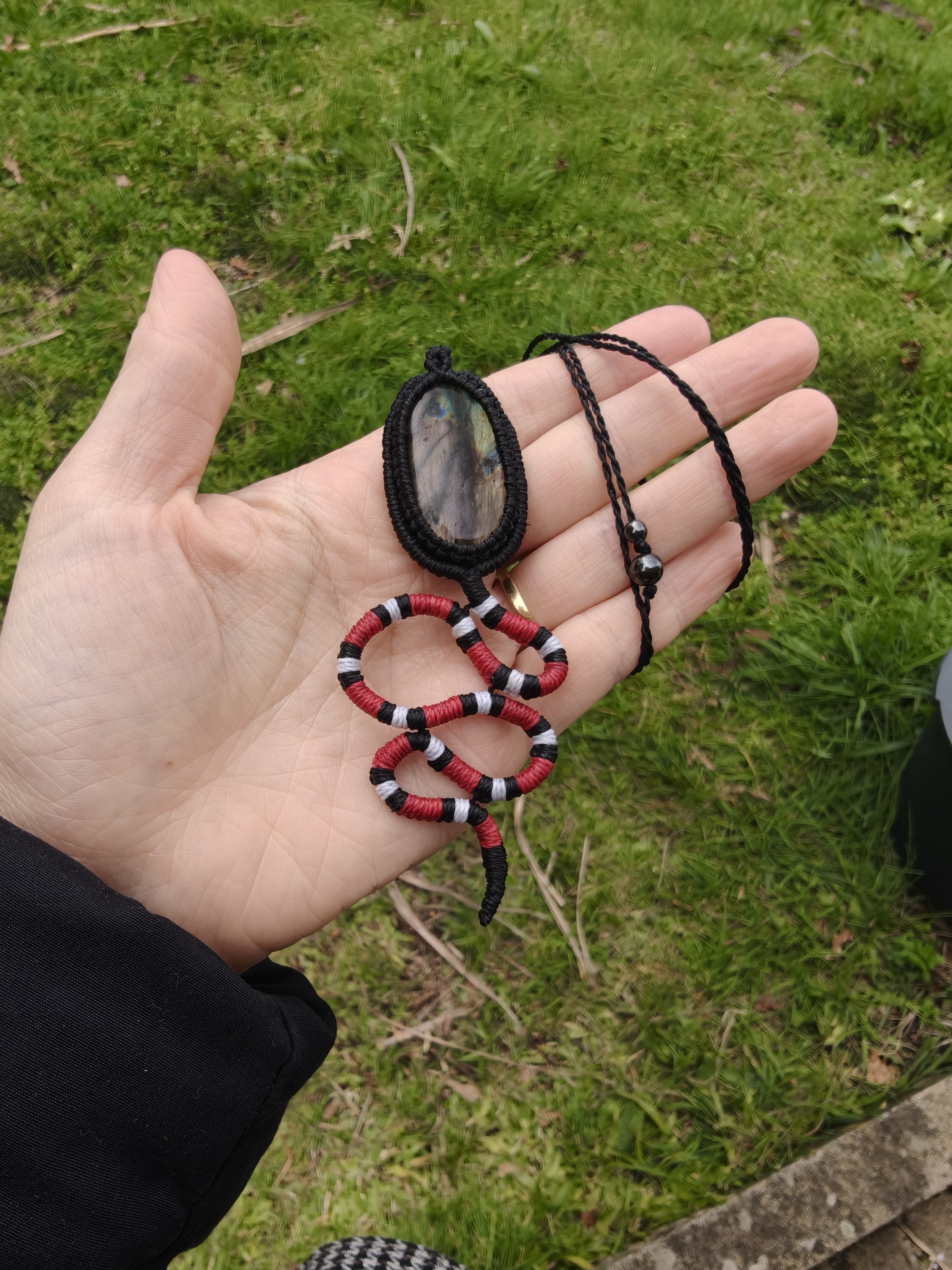 Coral snake necklace - Labradortie