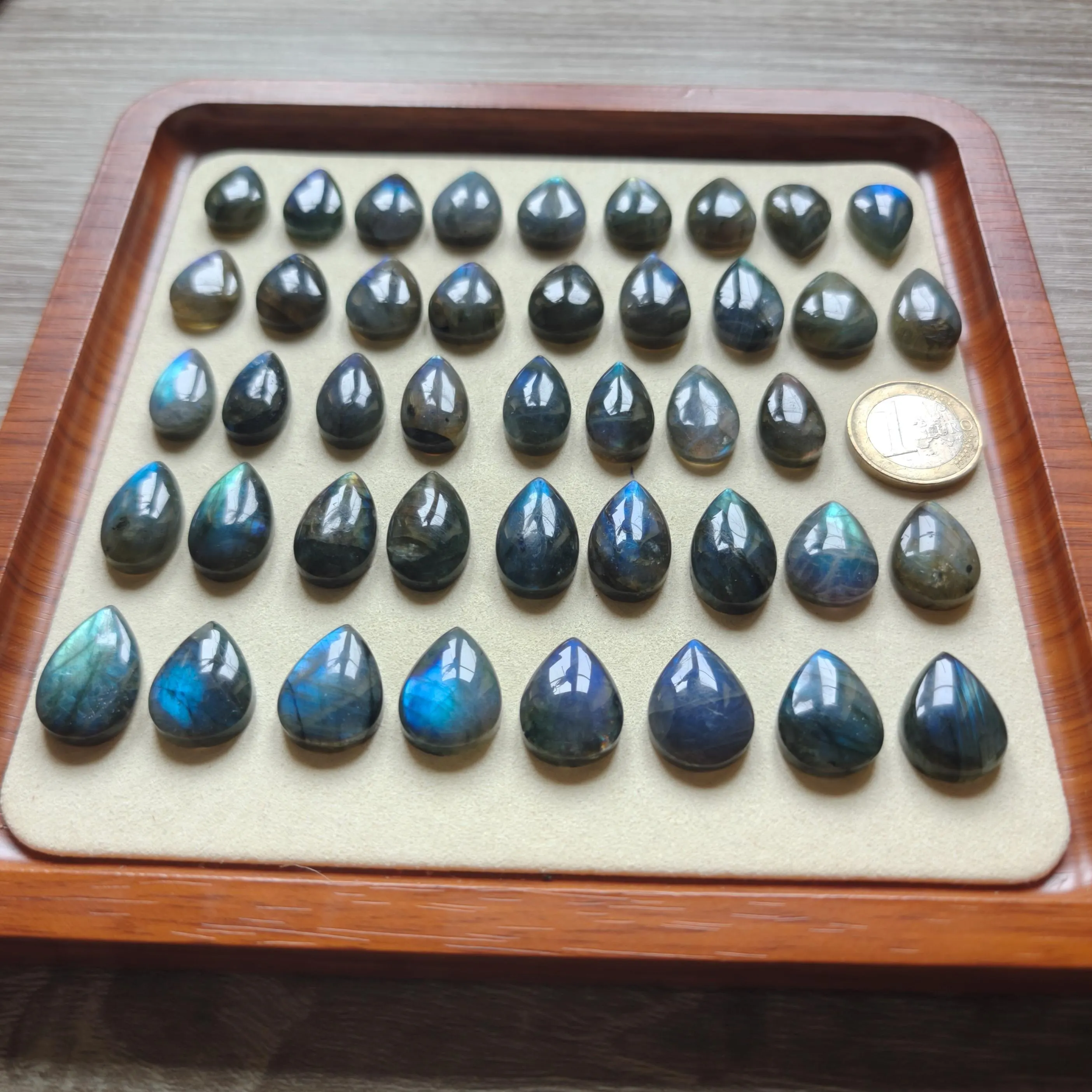 Small Teardrop Labradorite 