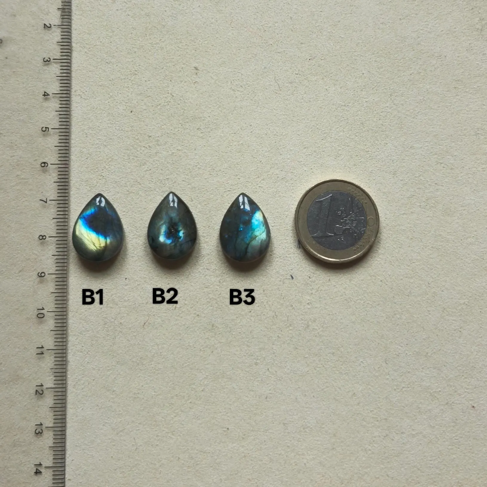 Small Teardrop Labradorite 