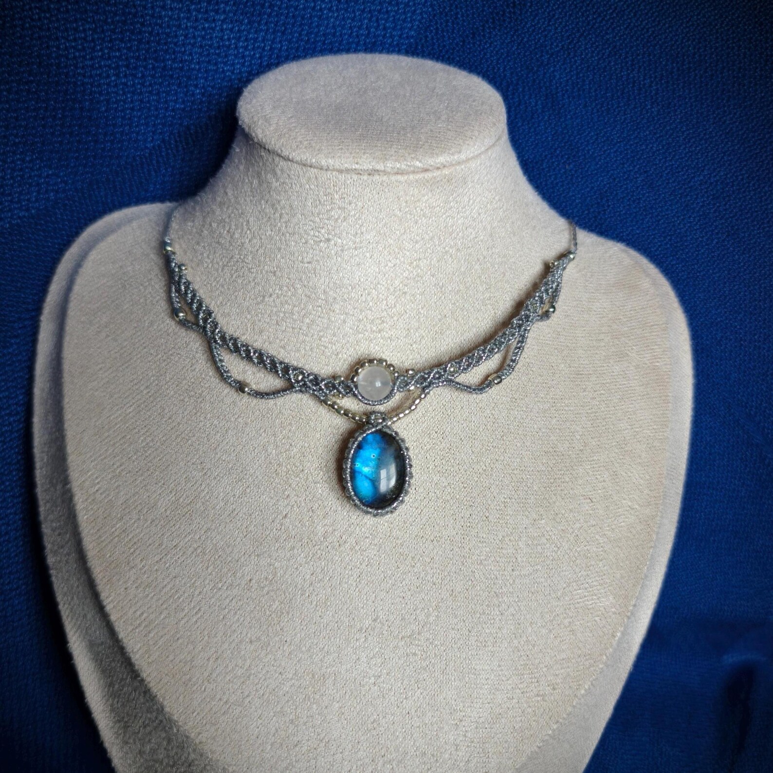 Macrame necklace - Labradorite 