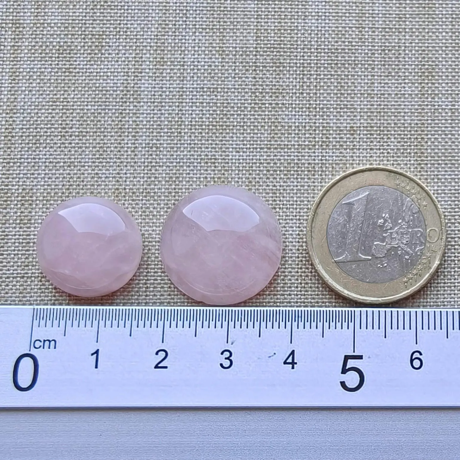 Round Rose quartz cabochons 