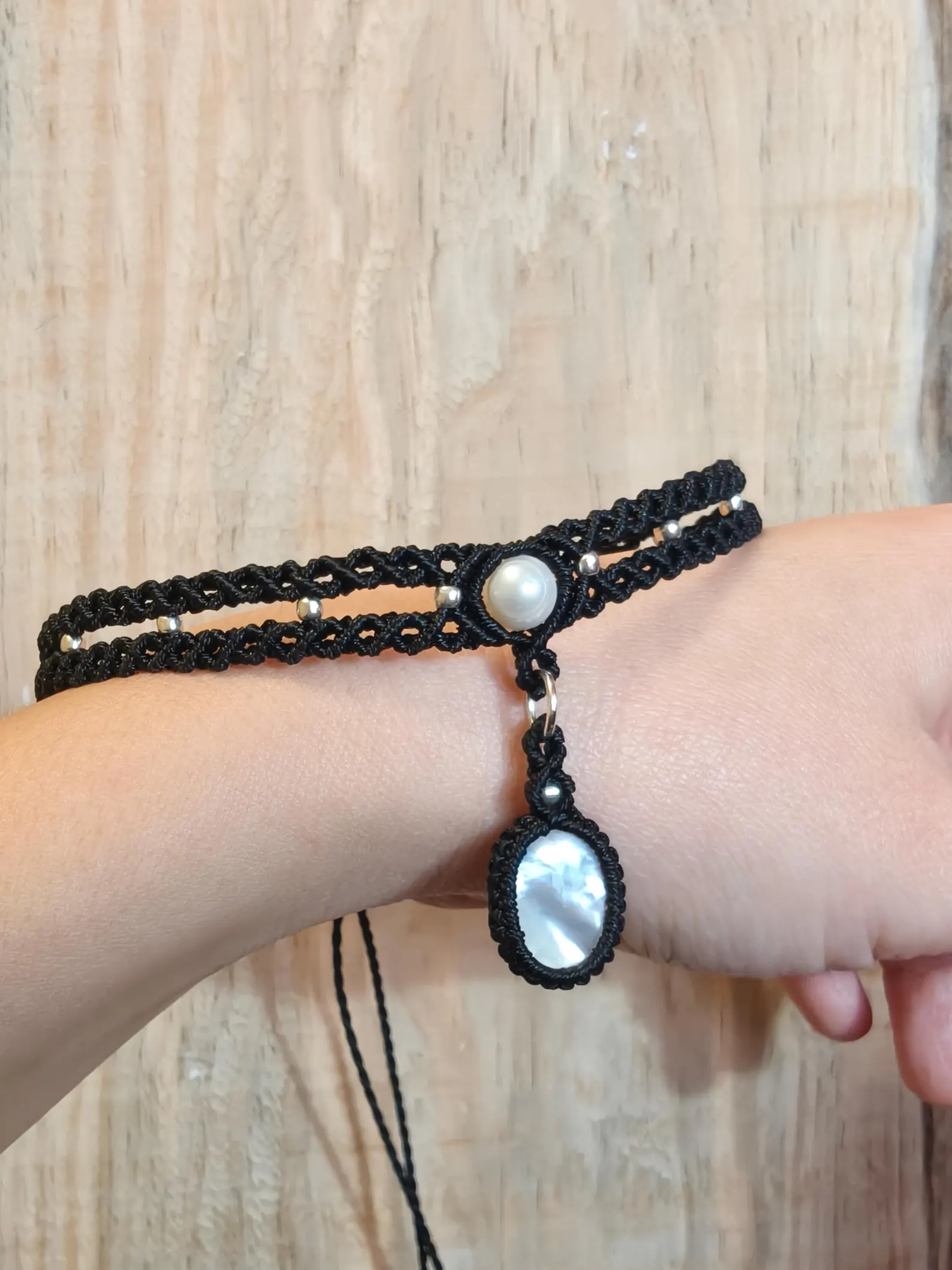  Choker necklace with Freshwater Pearl & Mother of Pearl