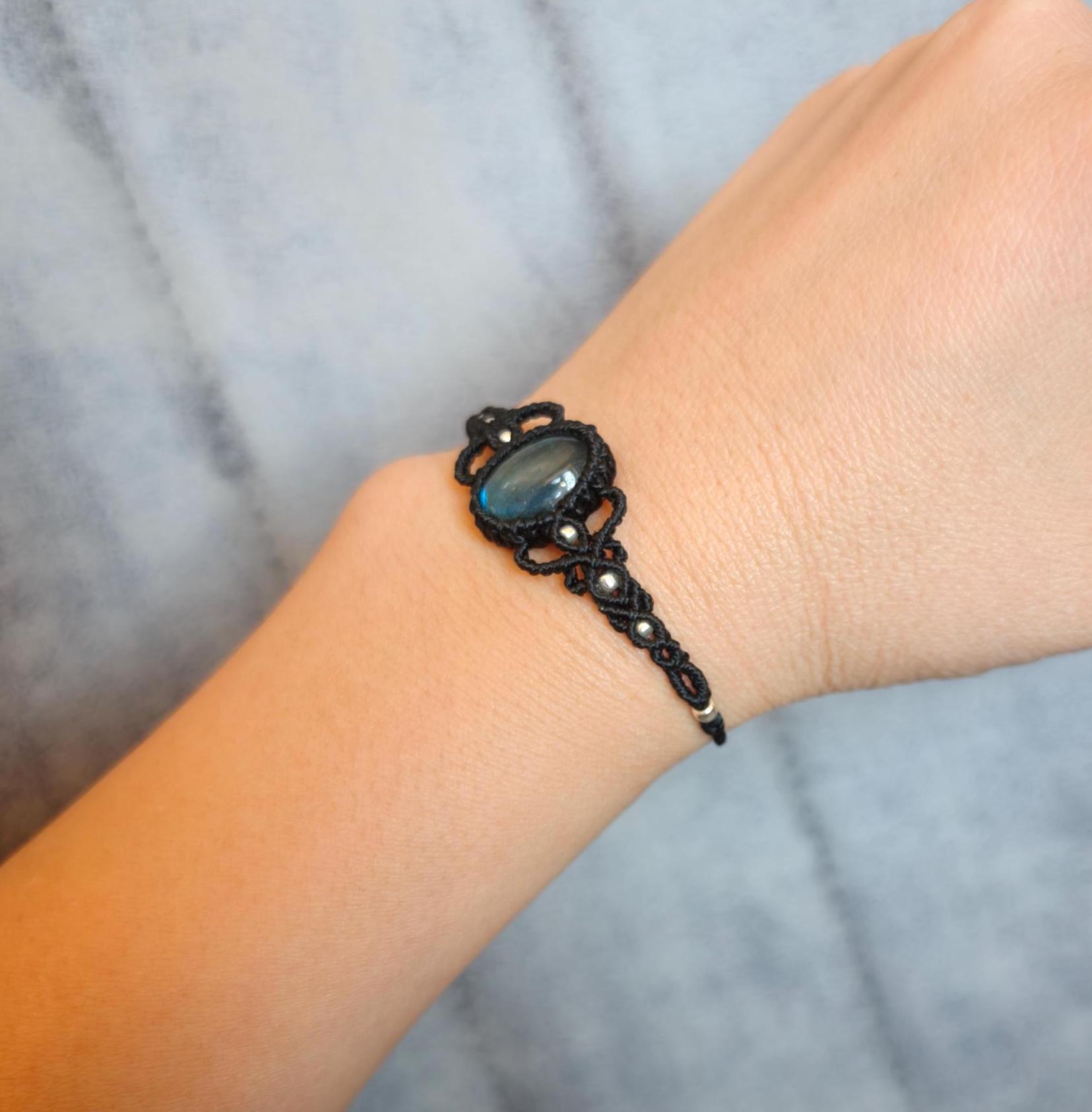 Black labradorite bracelet 