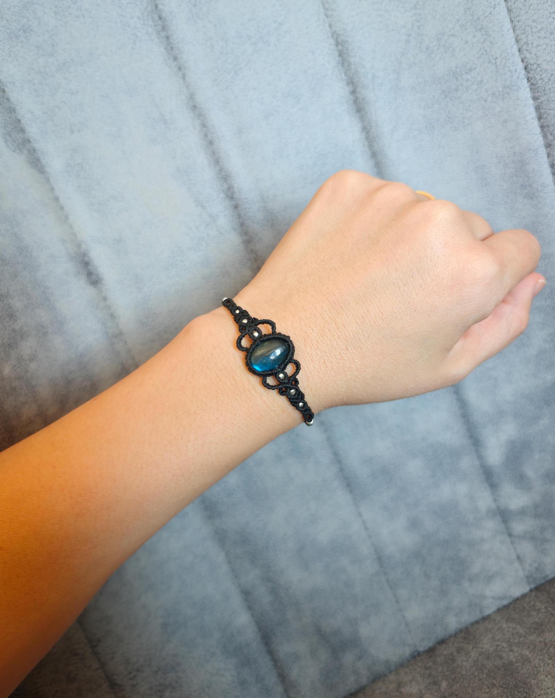 Black labradorite bracelet 