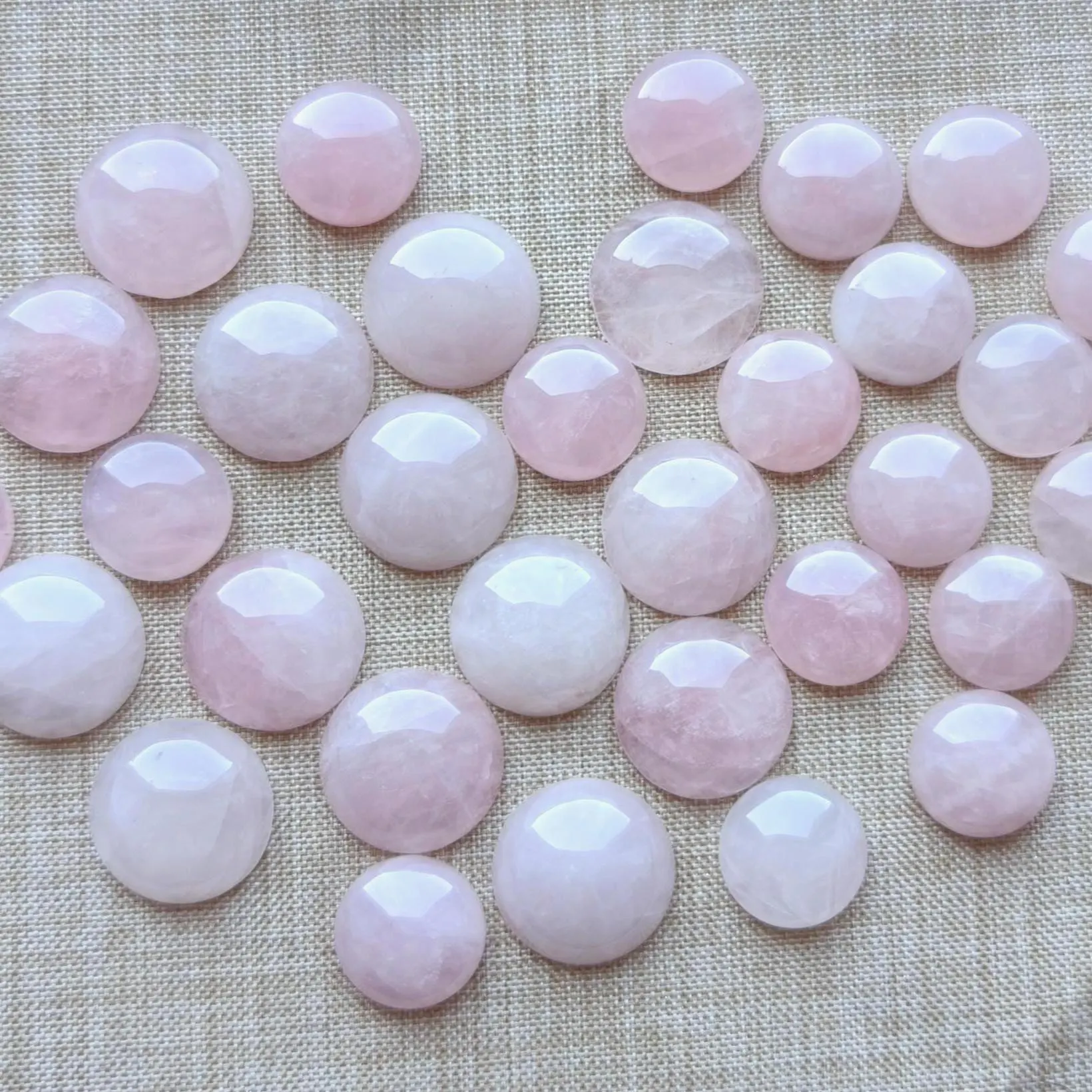 Round Rose quartz cabochons 