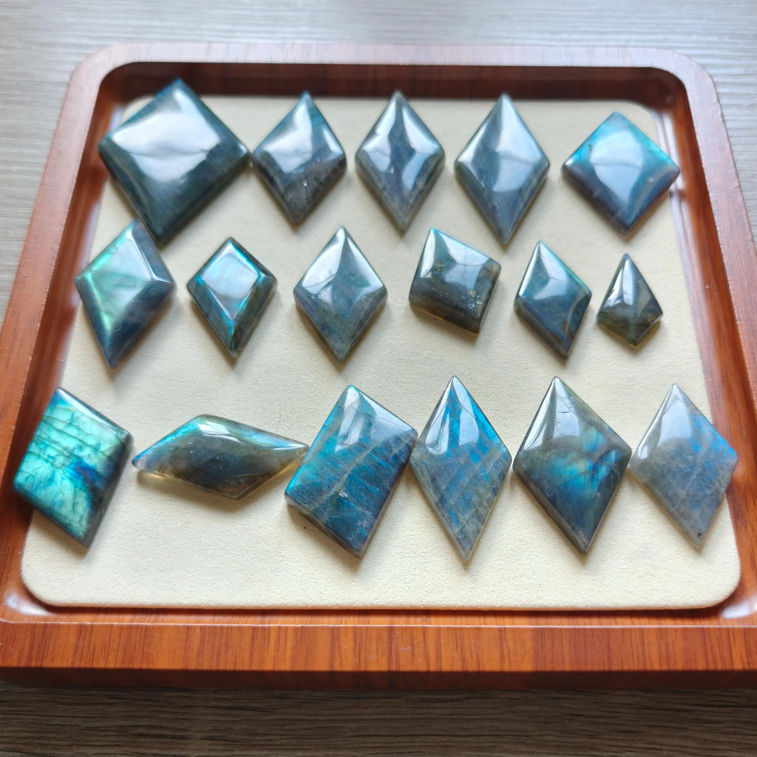 Diamond Shape Labradorite 