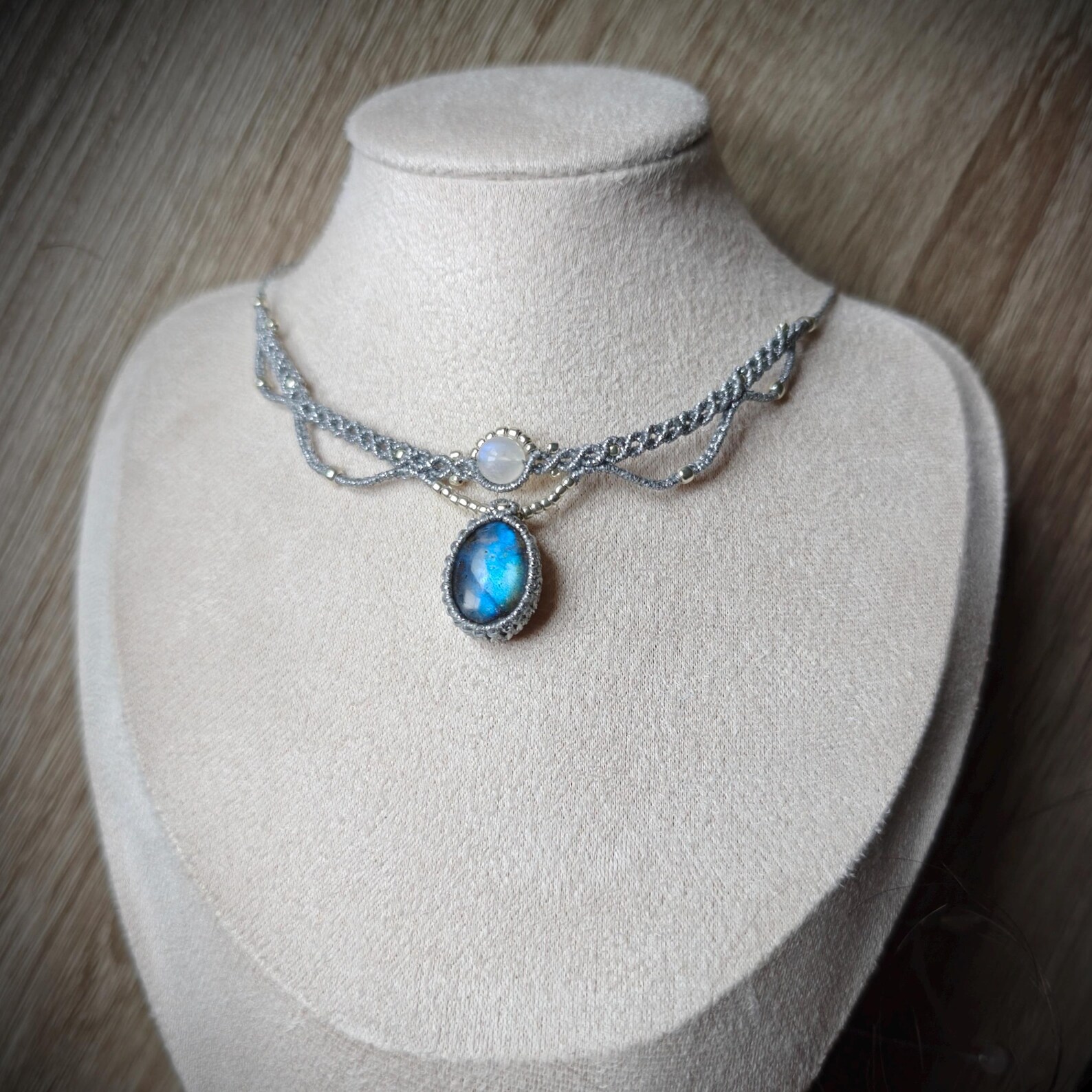 Macrame necklace - Labradorite 