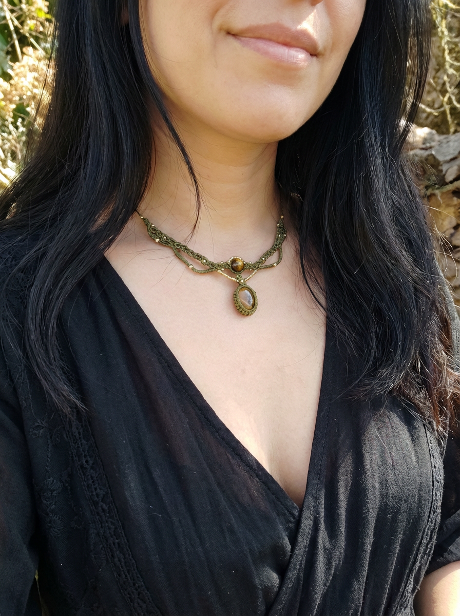 Macrame necklace - Tiger's eye 