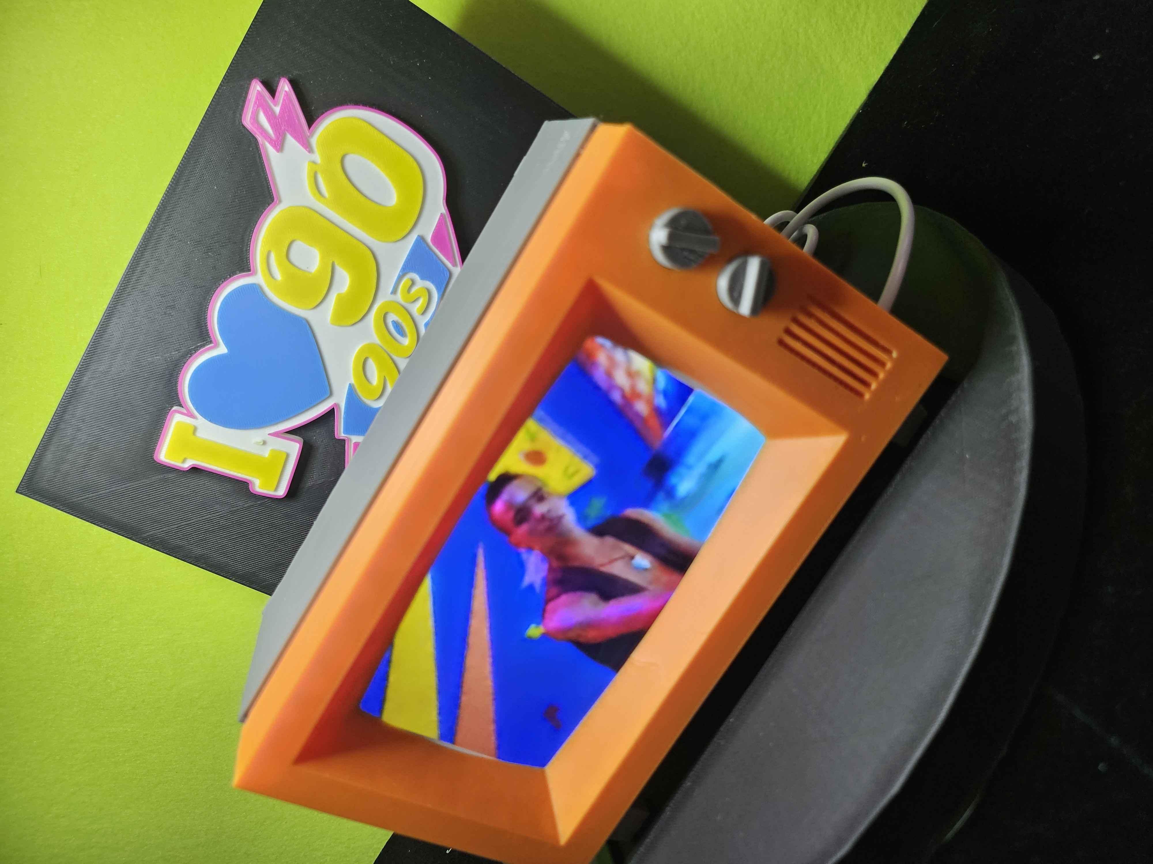 Mini televisor retro 90s