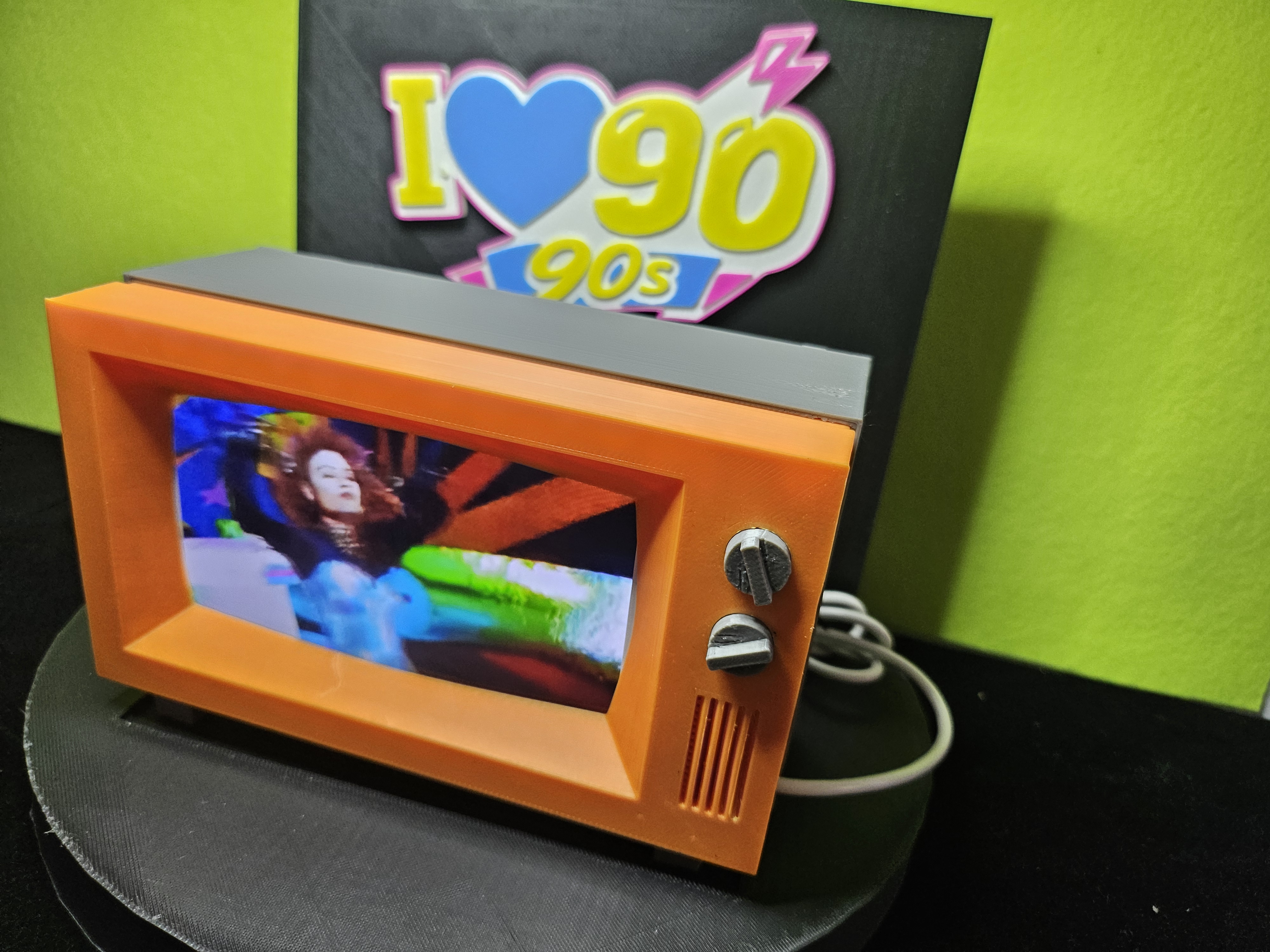 Mini televisor retro 90s