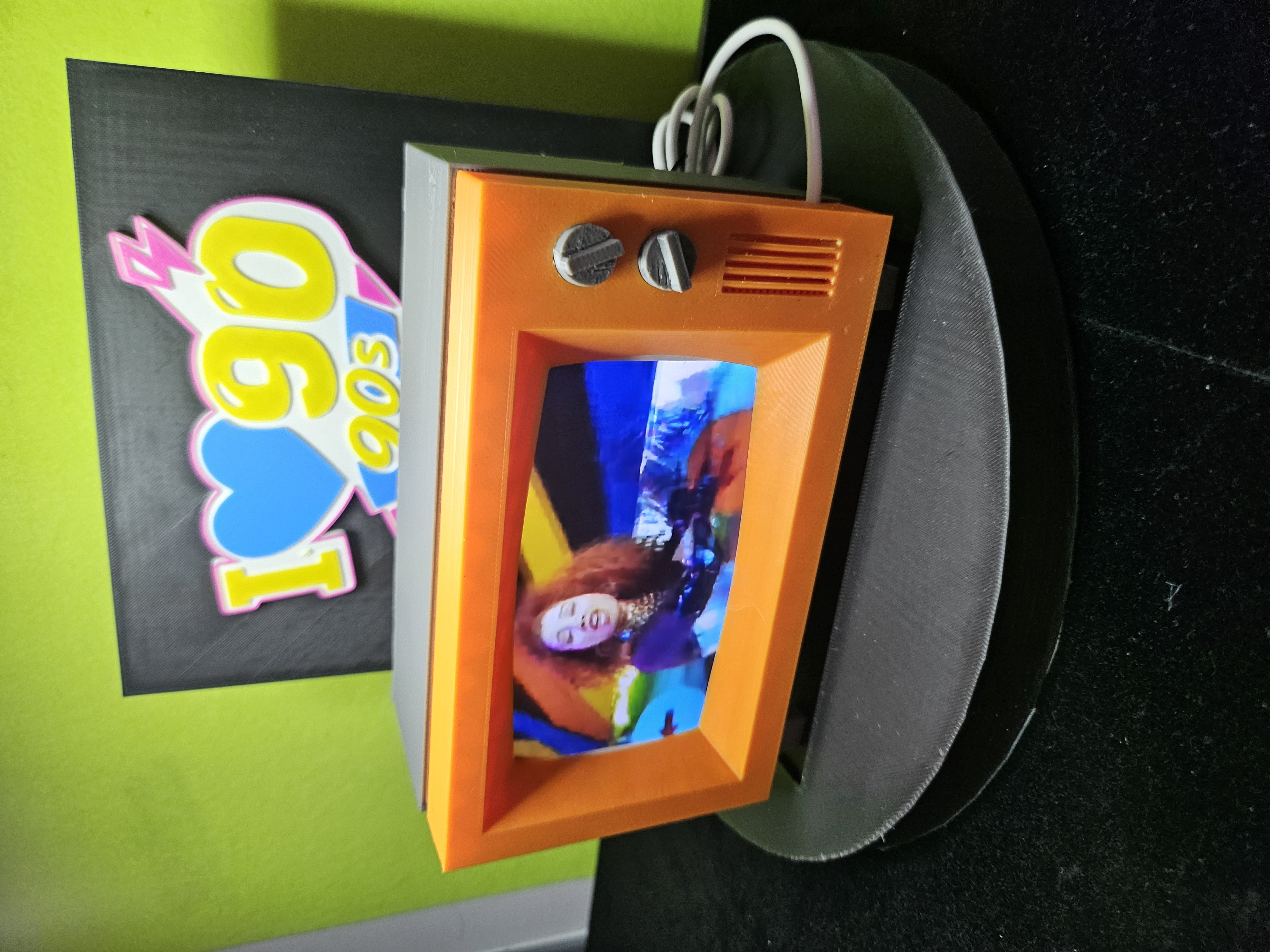 Mini televisor retro 90s