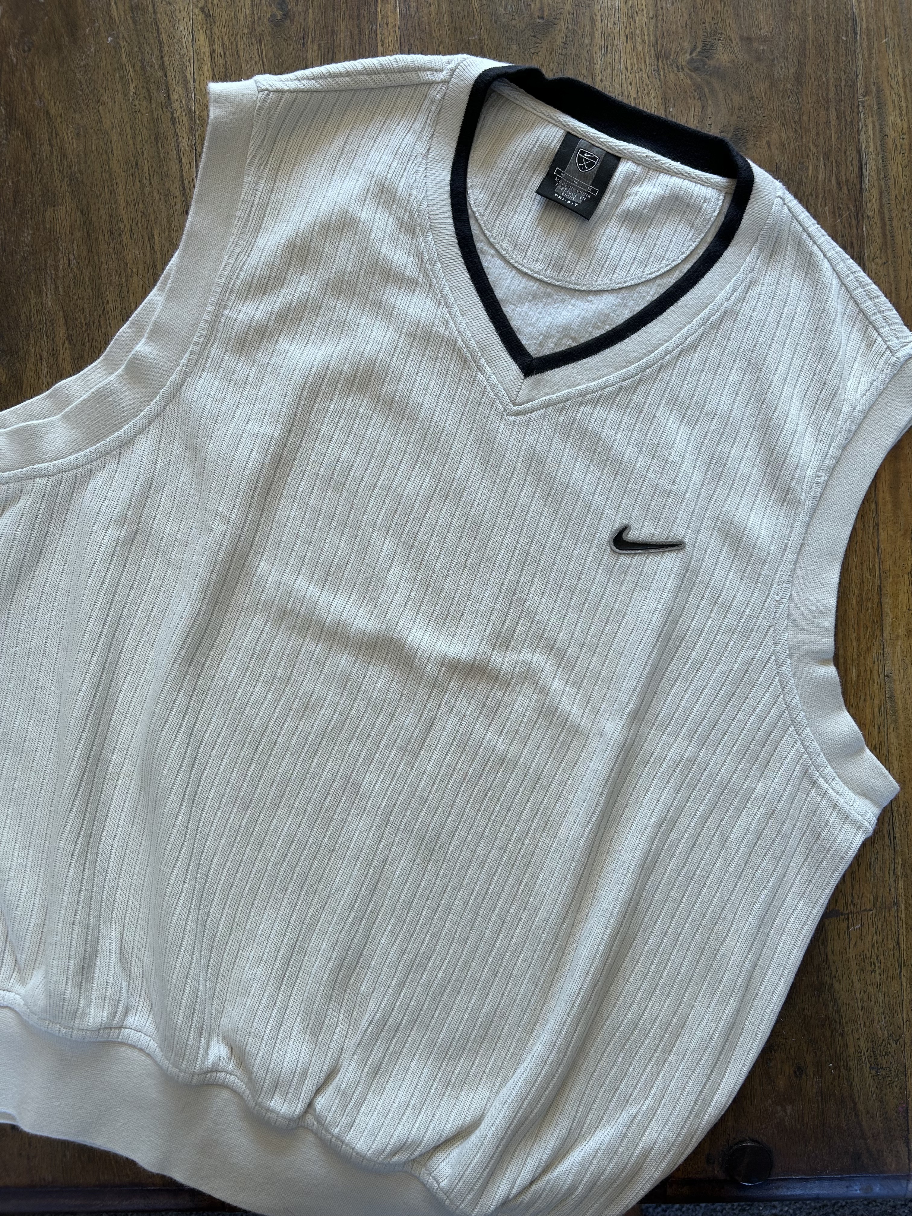 classic nike drip-fit vest (M)