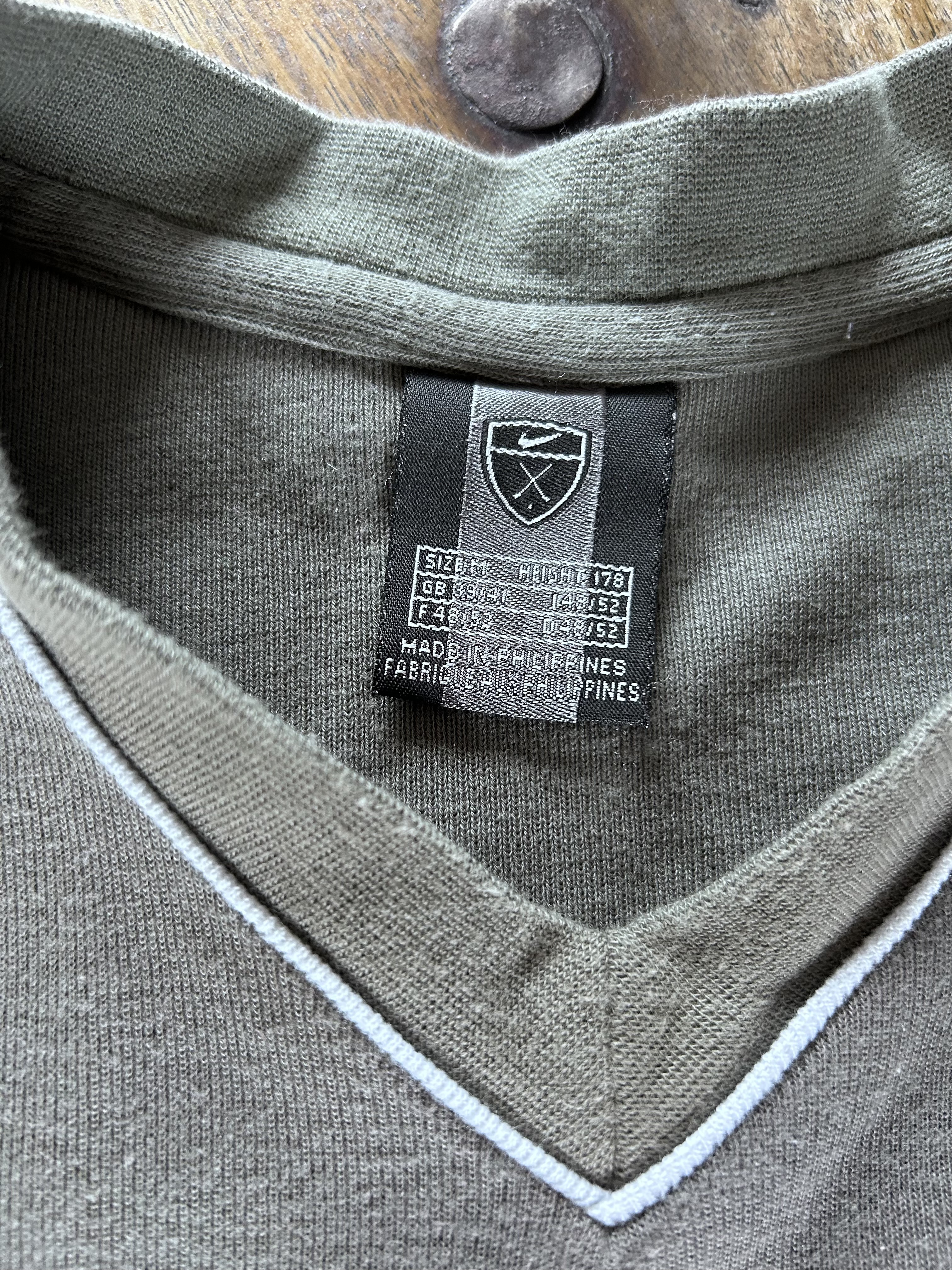 nike golf v-neck jumper (M) 
