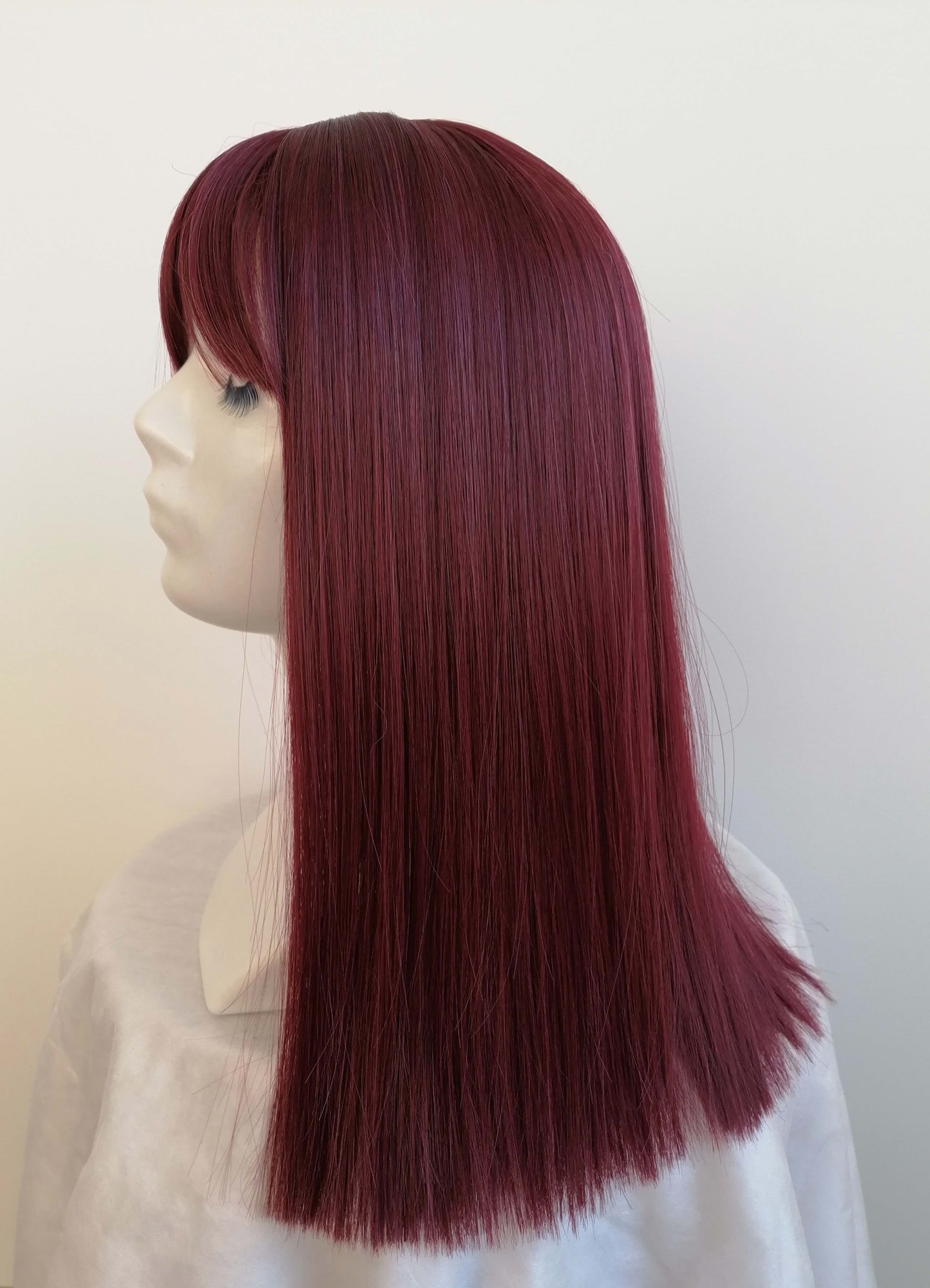 Perukas Nr. 477(1) bordo su kirpčiukais, ilgis 45cm