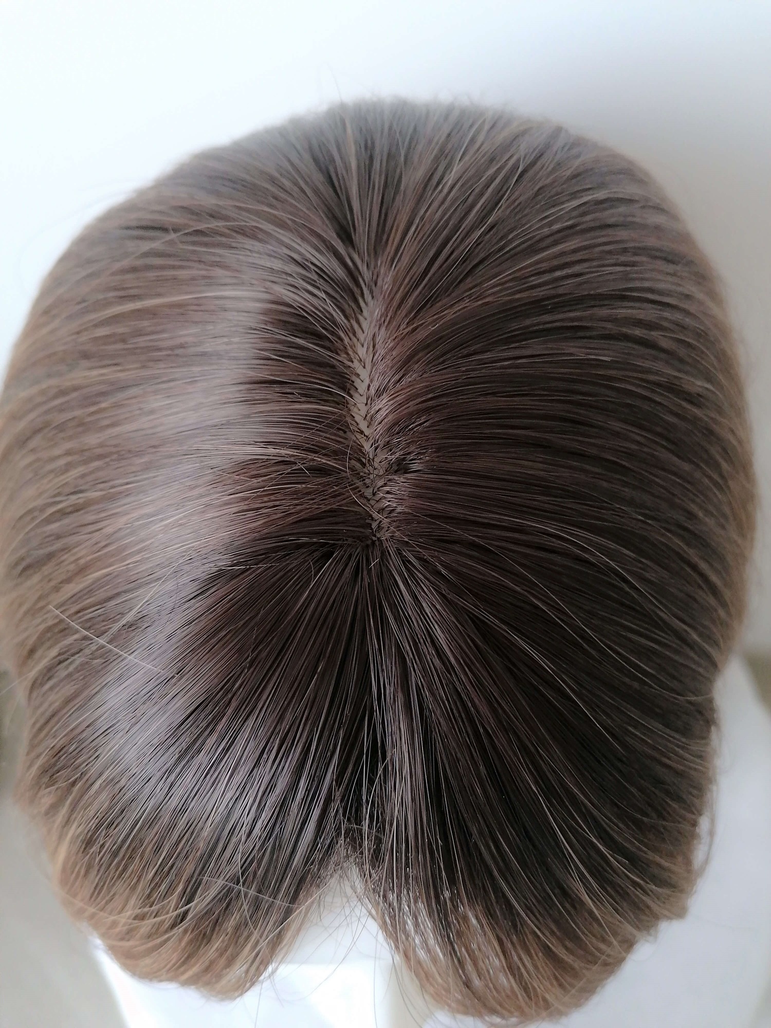 Perukas Nr. 259(5) rudas, tiesių plaukų, su kirpčiukais, ilgis 60cm