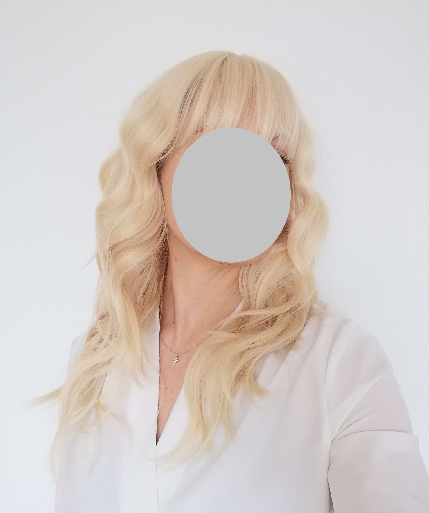 Perukas Nr. 1089(1) banguotas blond su kirpčiukais, ilgis 50cm