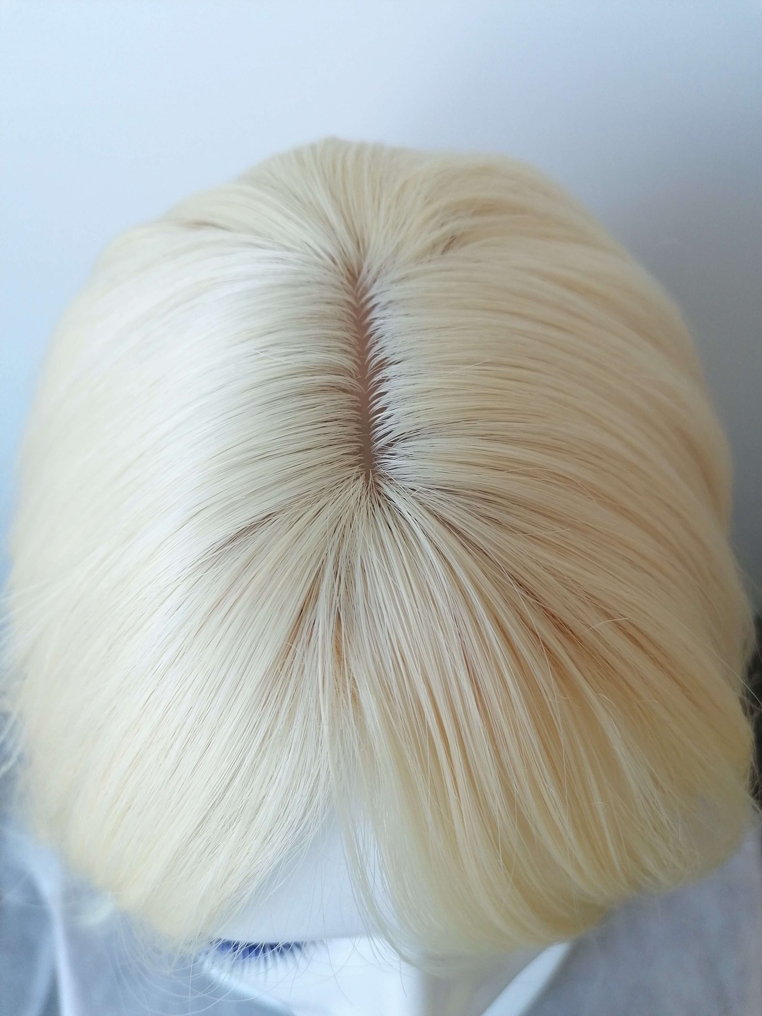 Perukas Nr. 1158(4) banguotas blond su kirpčiukais, ilgis 38cm