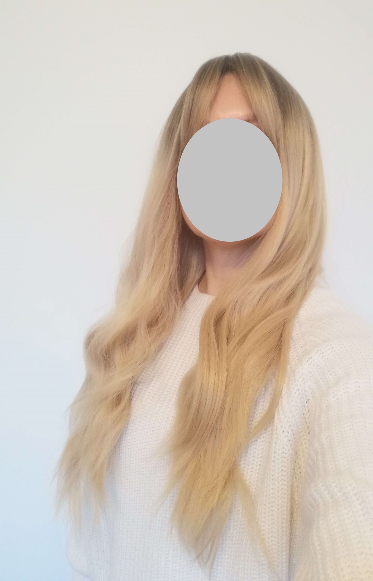 Perukas Nr. 287 blond su kirpčiukais, tamsintas viršugalvis, ilgis 65cm